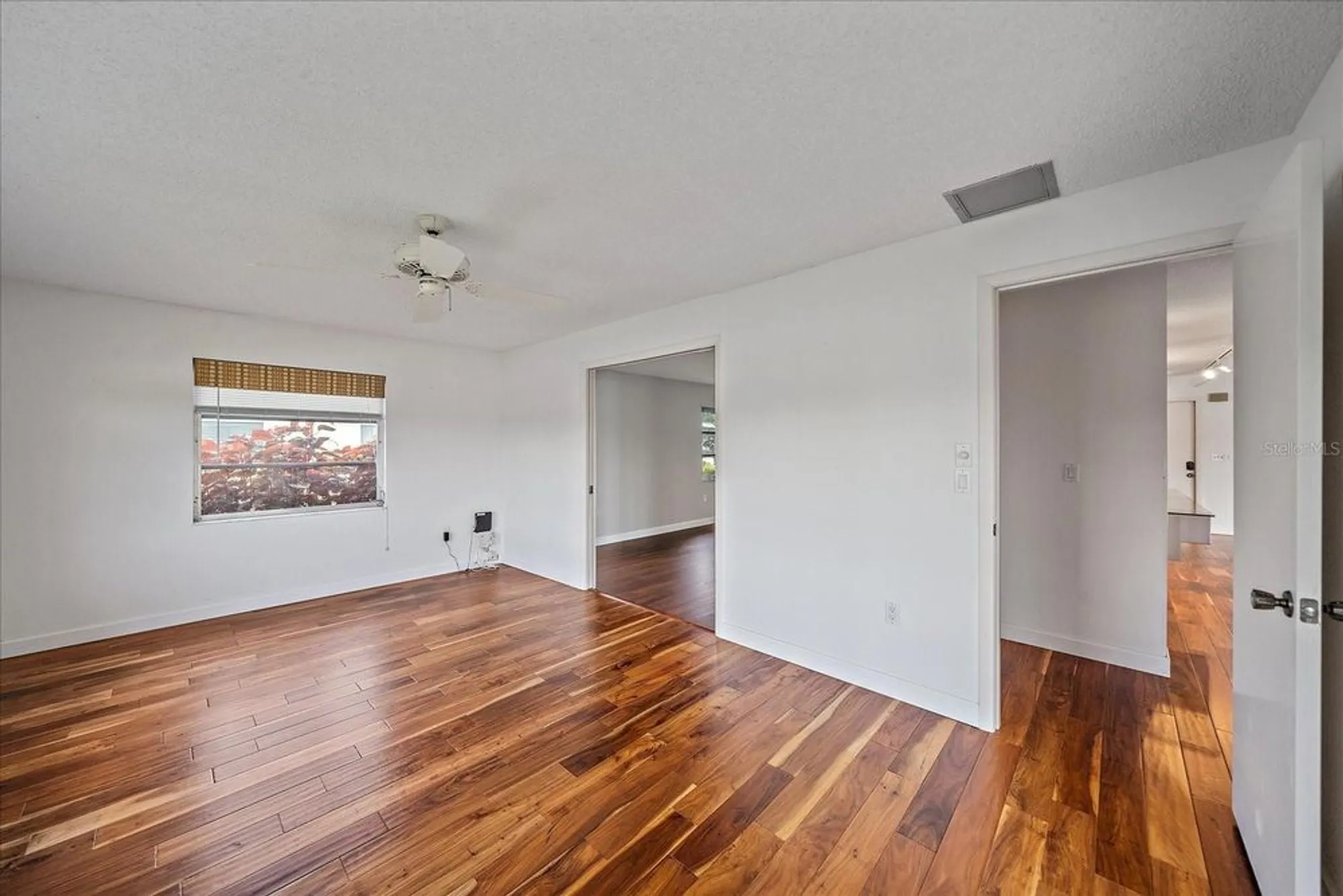 Property Slideshow image 20 of 36 | 7077 w country club dr, Sarasota, FL, 34243