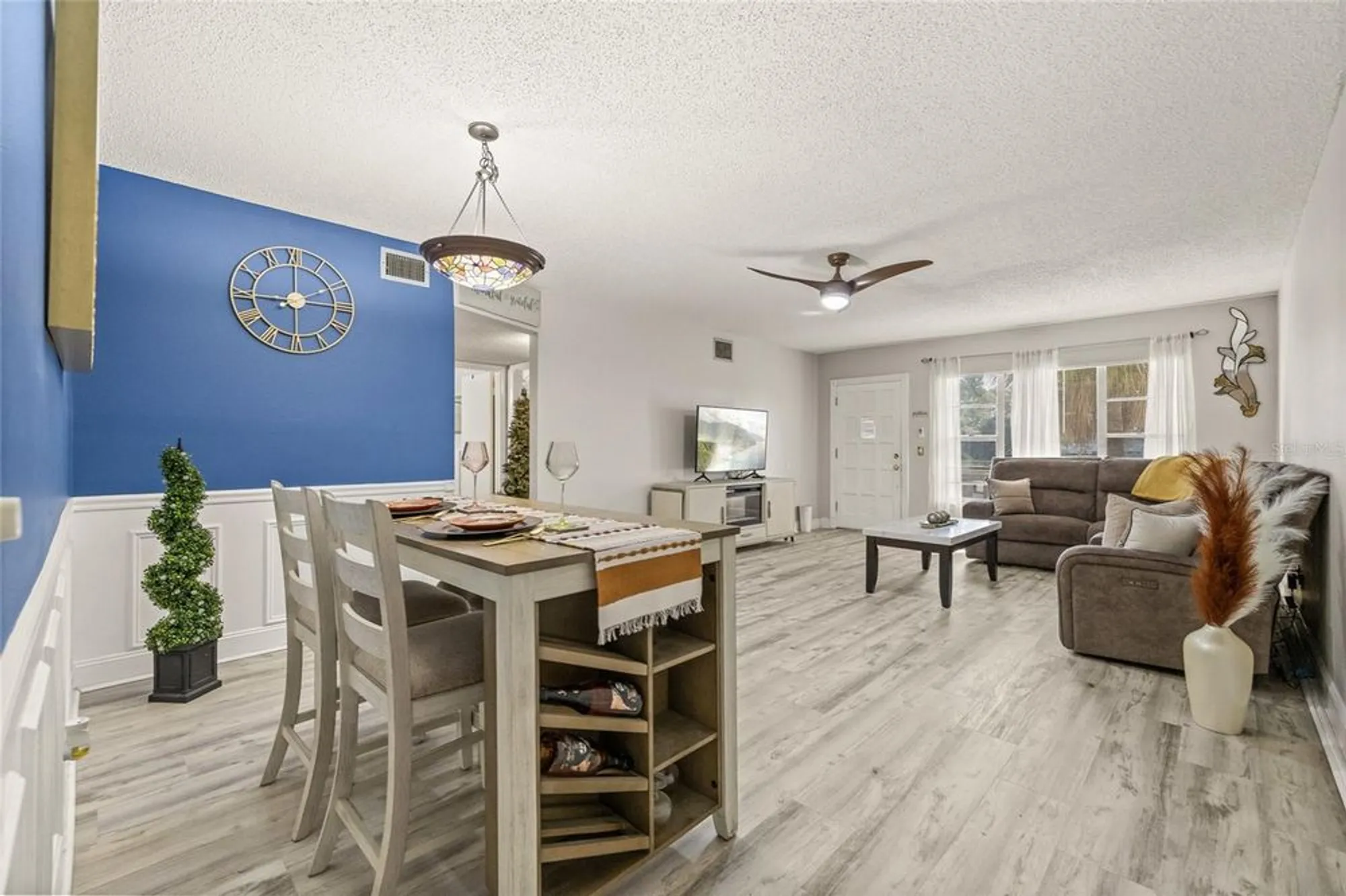 Property Slideshow image 4 of 42 | 2416 world parkway blvd 26, Clearwater, FL, 33763