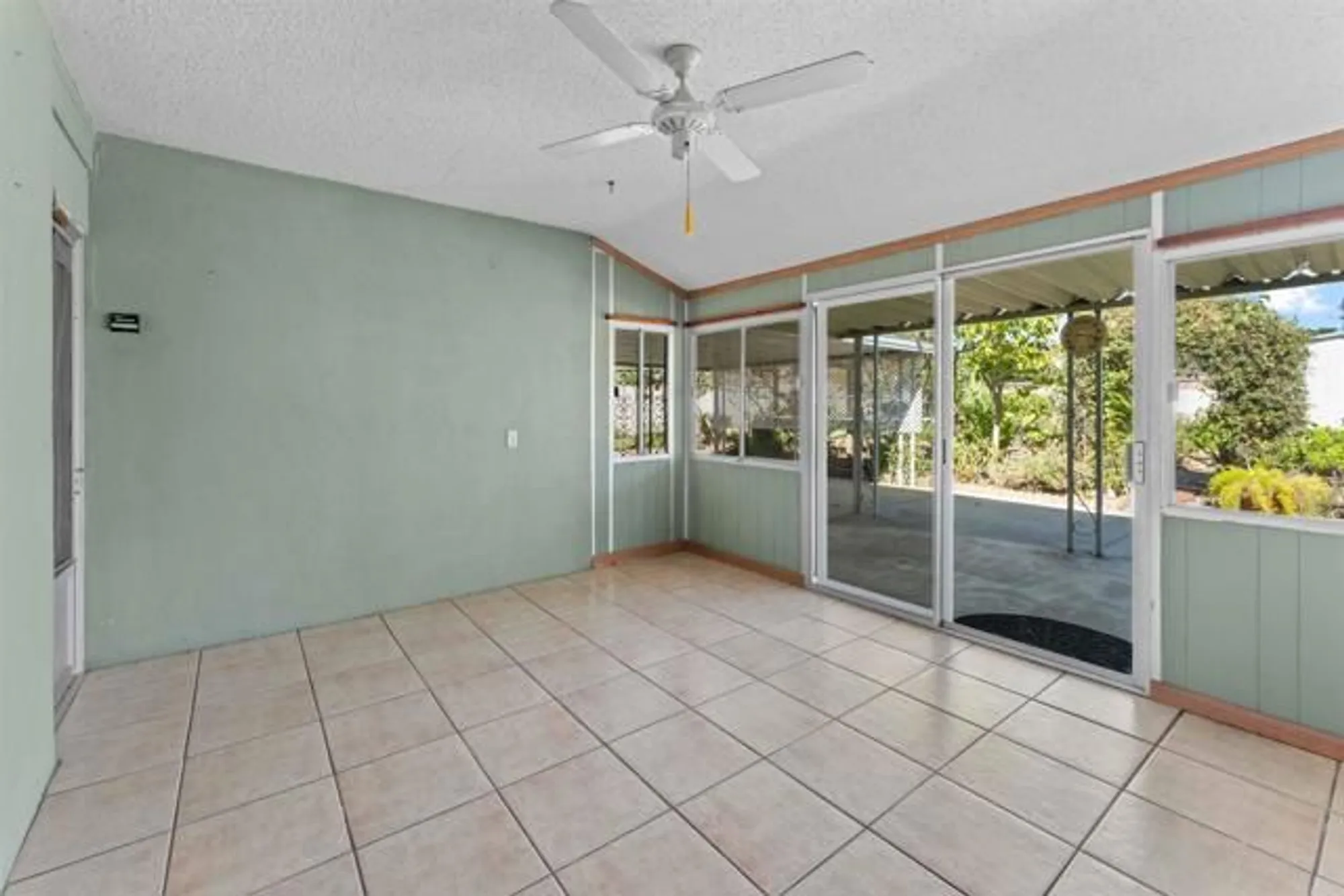 Property Slideshow image 9 of 28 | 25768 roanoke rd, Sun City, CA, 92586