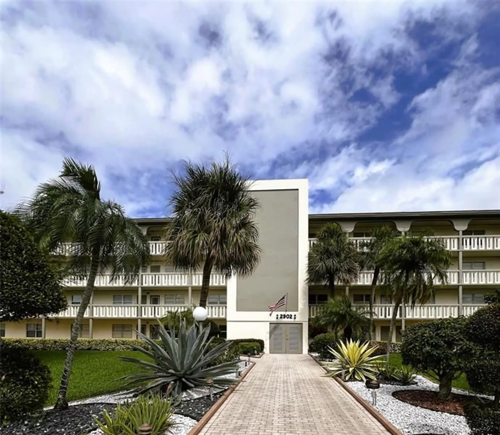Property Slideshow image 29 of 38 | 2902 victoria cir e3, Coconut Creek, FL, 33066