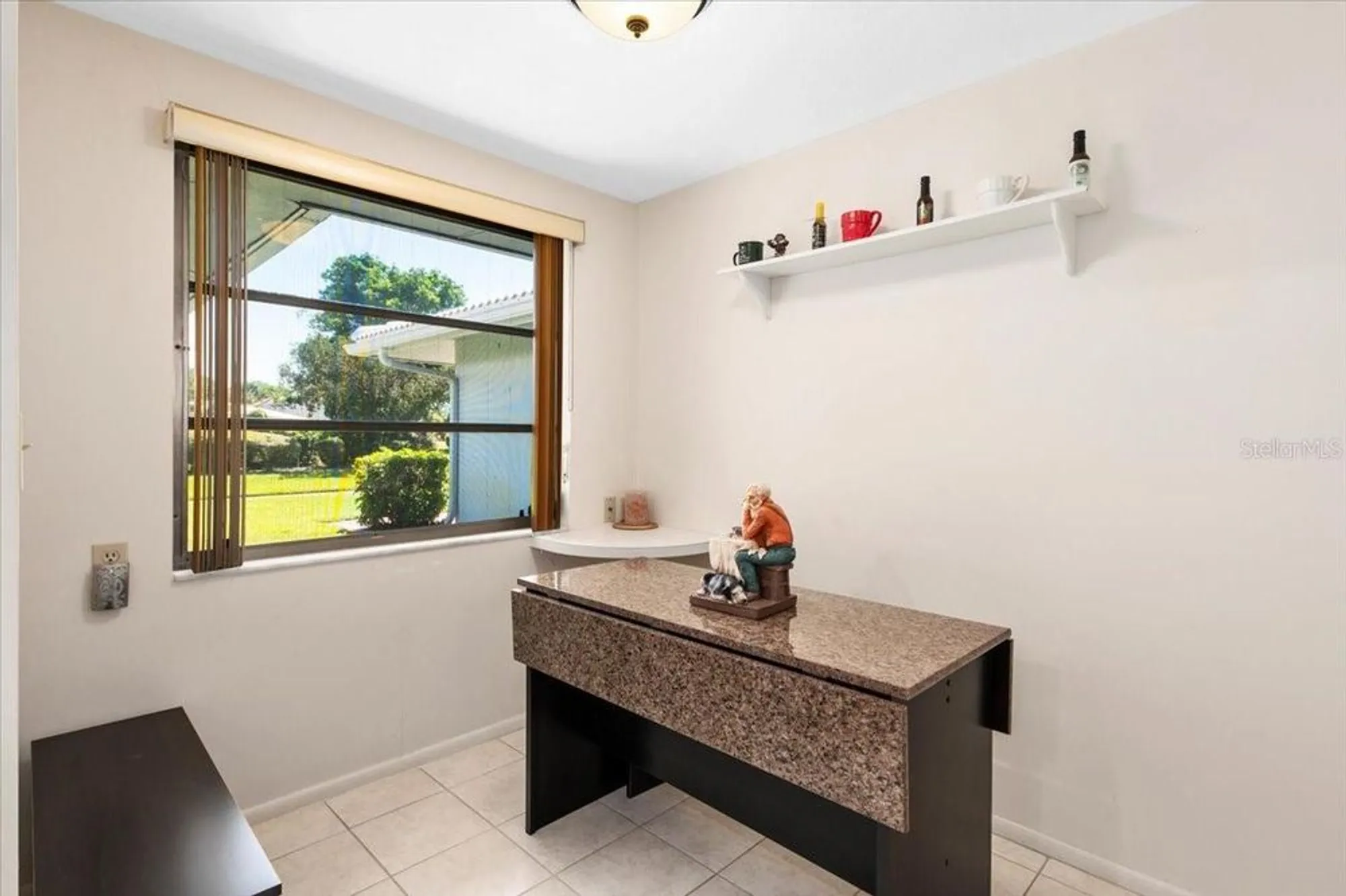 Property Slideshow image 10 of 36 | 3626 medford ln # 1537, Sarasota, FL, 34232