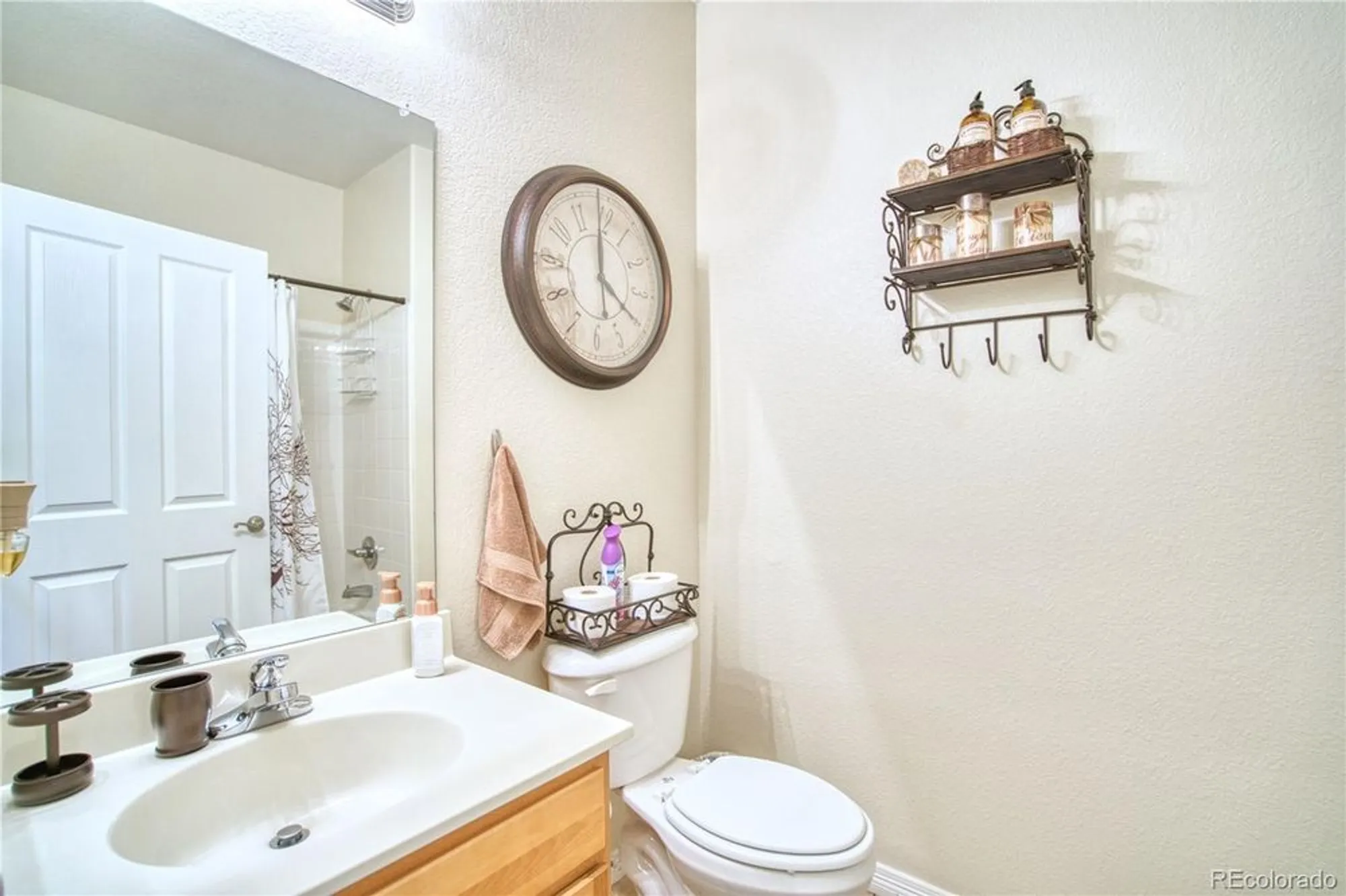 Property Slideshow image 18 of 23 | 19303 e asbury dr a, Aurora, CO, 80013