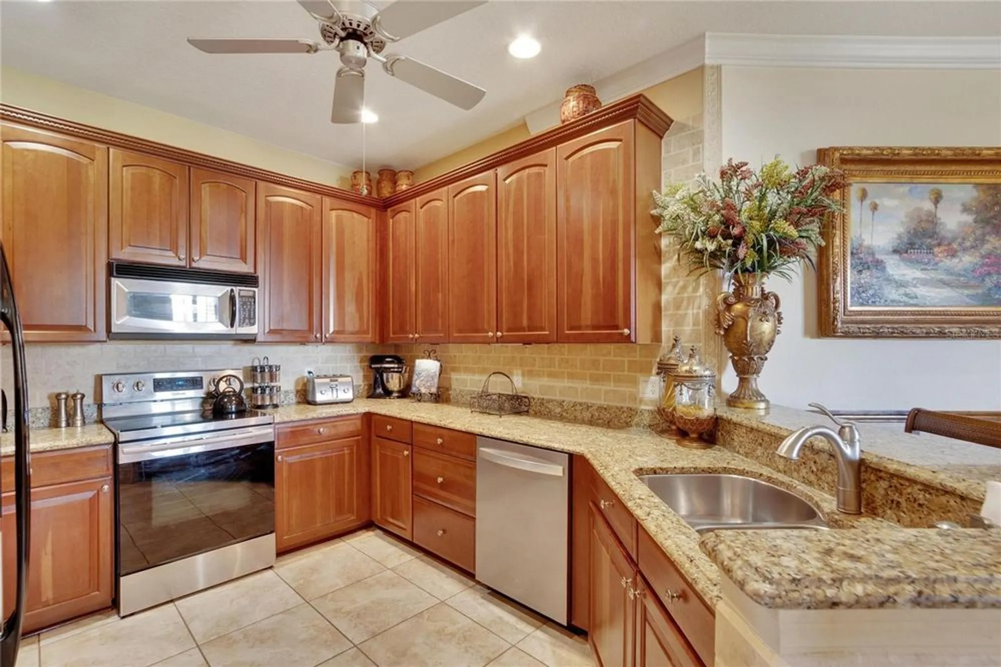 Property Slideshow image 11 of 67 | 204 mystic falls dr, Apollo Beach, FL, 33572