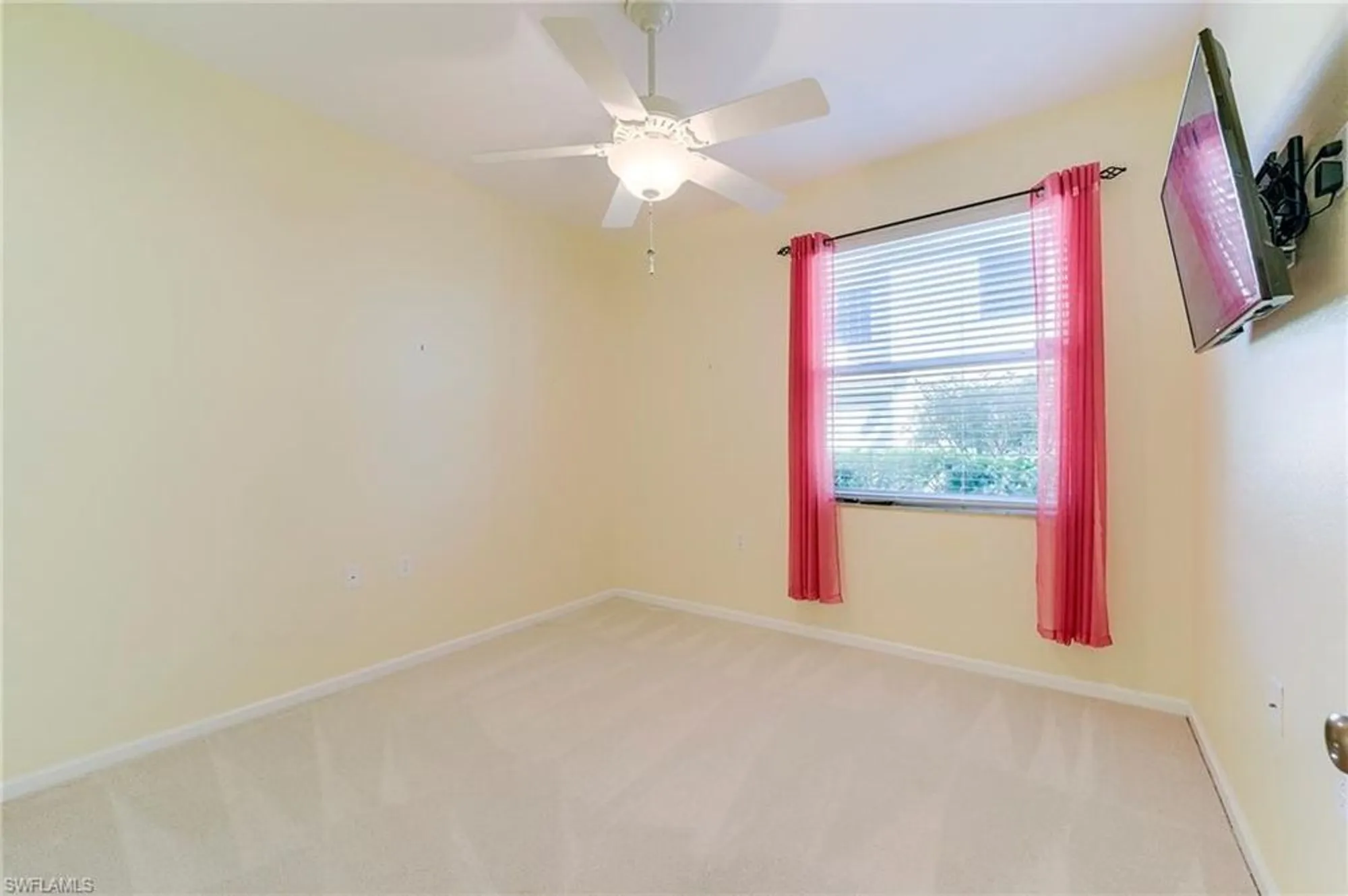 Property Slideshow image 25 of 44 | 3090 meandering way 101, Fort Myers, FL, 33905