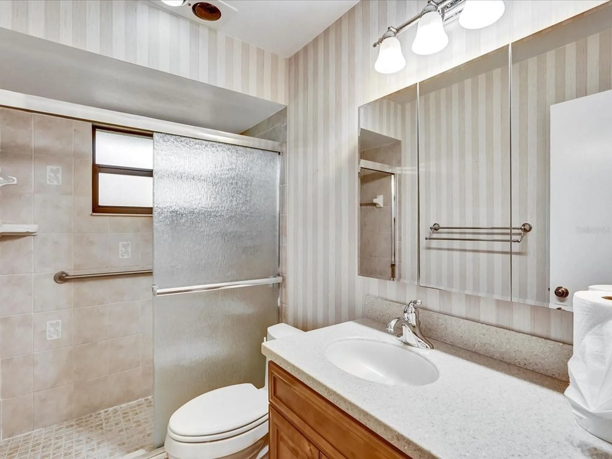 Property Slideshow image 9 of 19 | 7261 golf pointe way way, Sarasota, FL, 34243