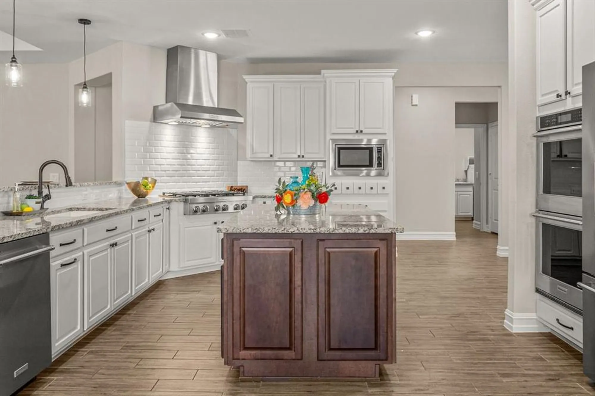 Property Slideshow image 9 of 40 | 712 freedom ln, Aubrey, TX, 76227