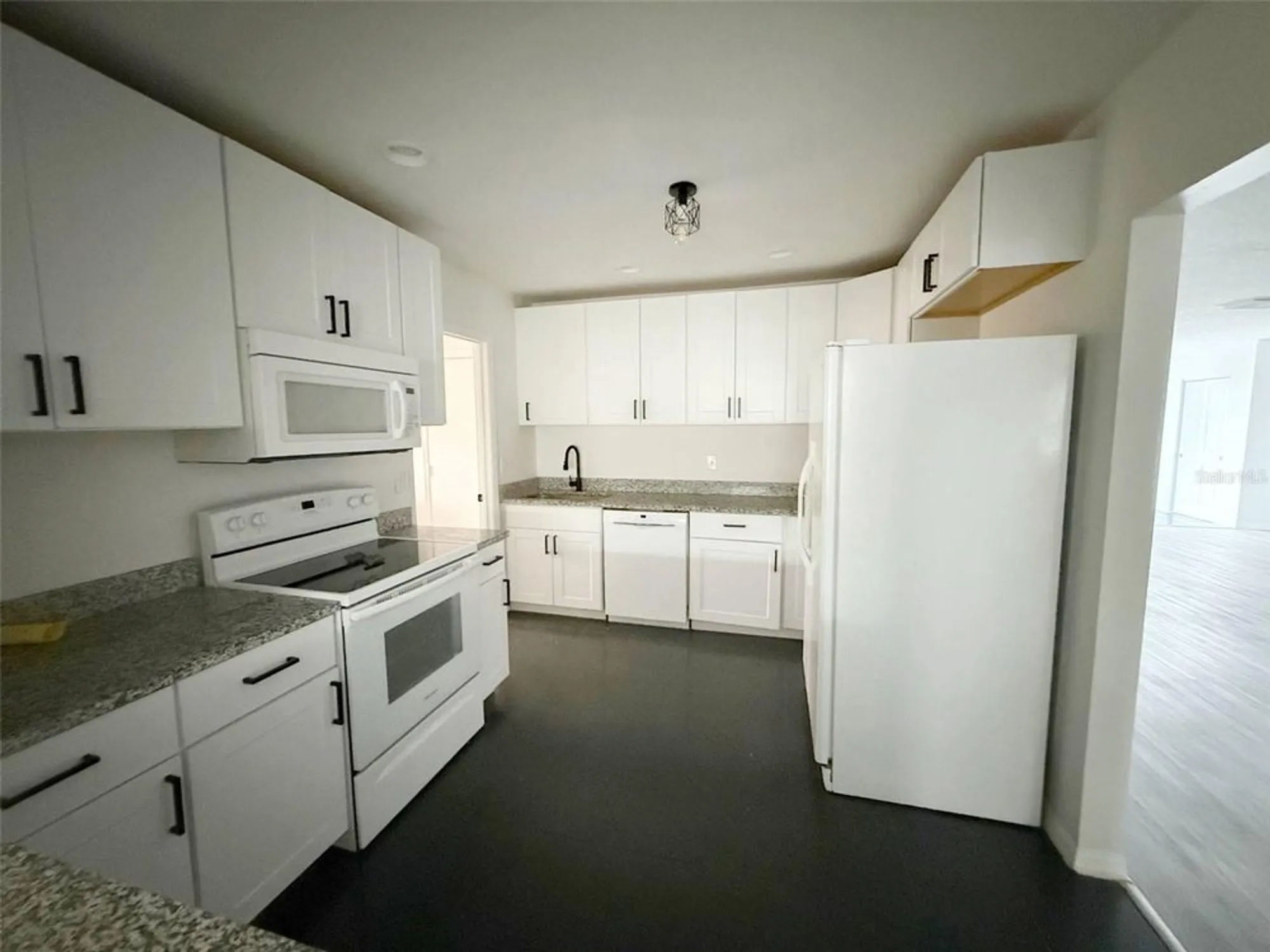 Property Slideshow image 4 of 17 | 1620 bentwood dr, Sun City Center, FL, 33573