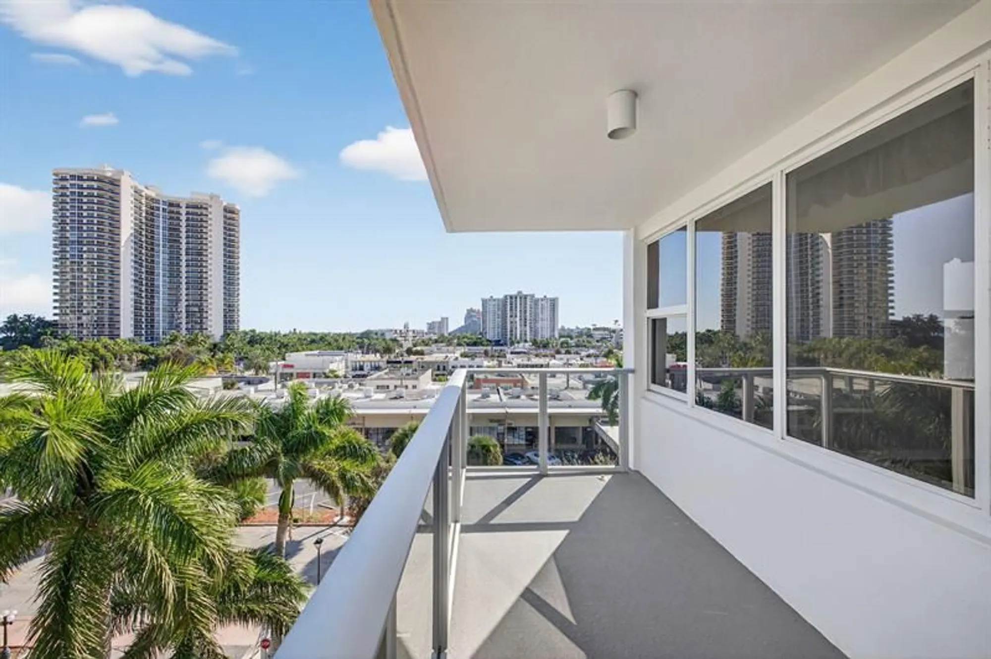 Property Slideshow image 17 of 39 | 3333 ne 34th st 615, Fort Lauderdale, FL, 33308