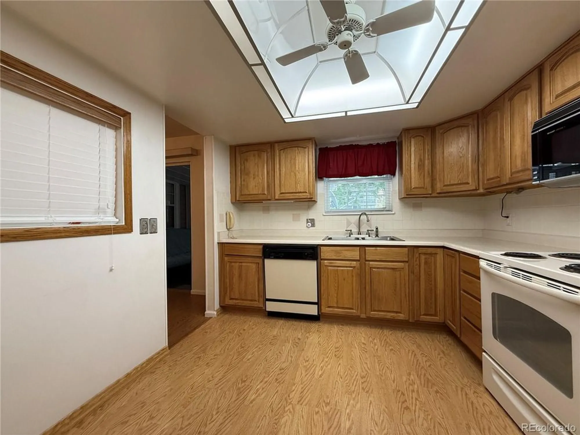 Property Slideshow image 11 of 28 | 13922 e linvale pl, Aurora, CO, 80014