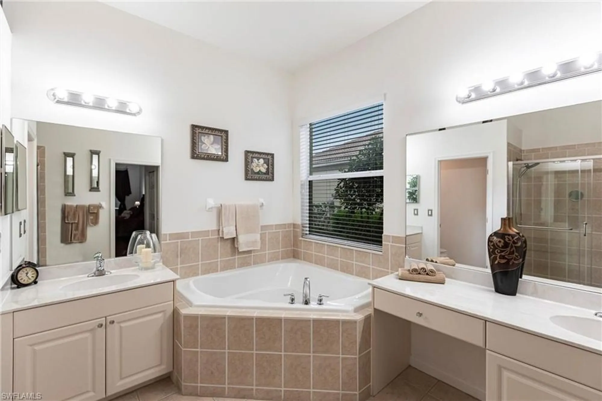 Property Slideshow image 22 of 41 | 12020 bramble cove dr, Fort Myers, FL, 33905