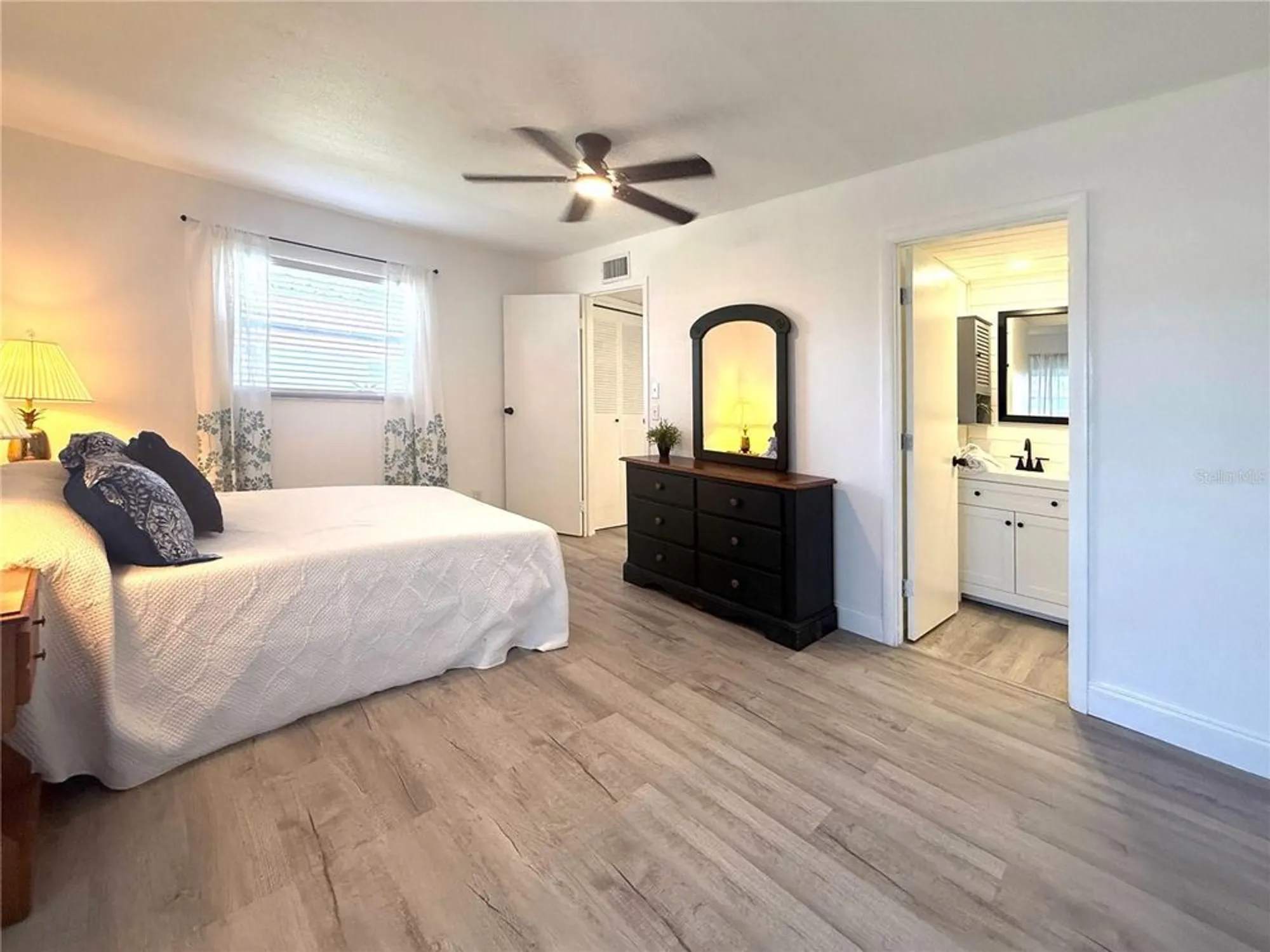 Property Slideshow image 12 of 23 | 1802 bedford ln 7, Sun City Center, FL, 33573