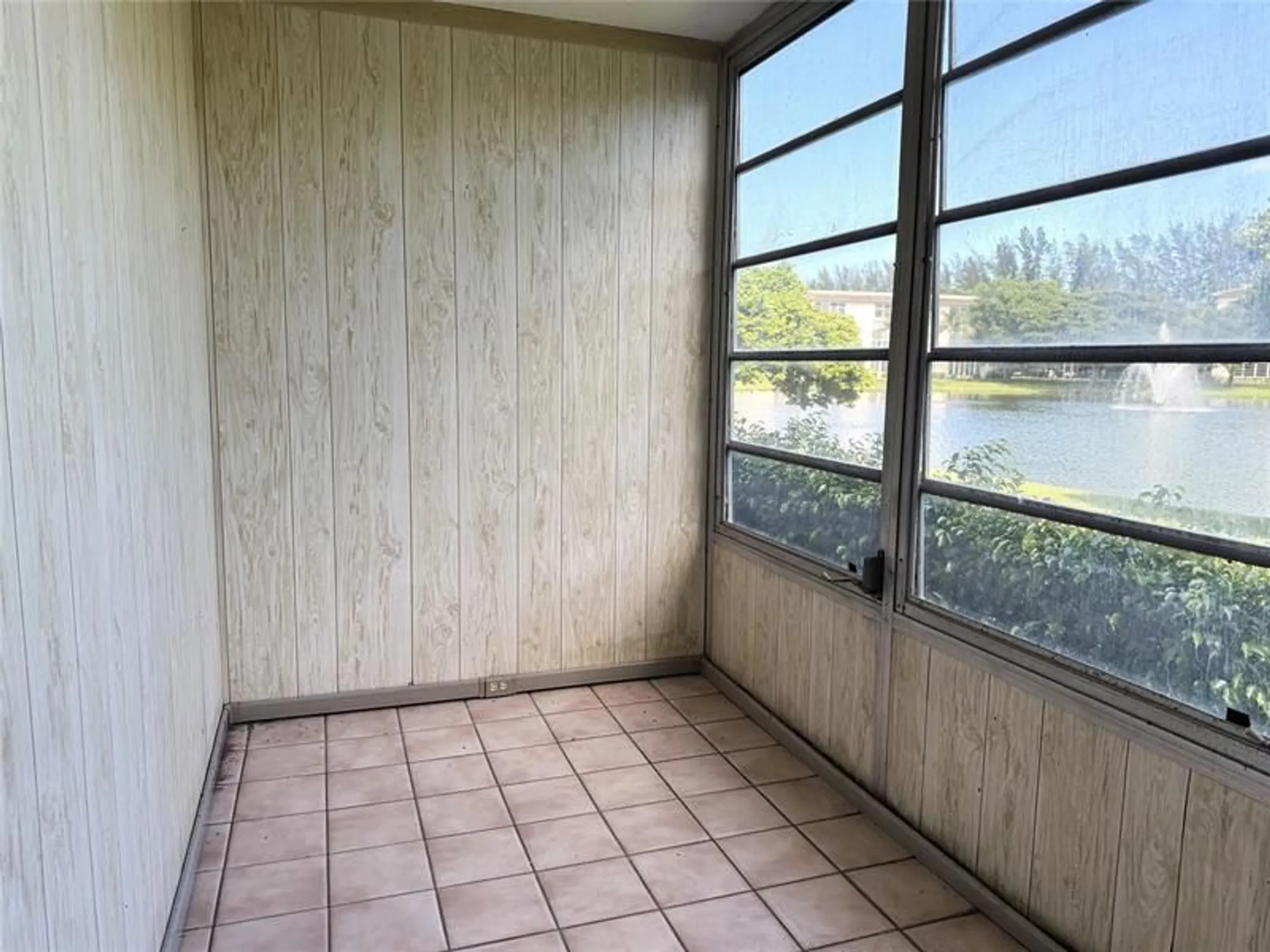 Property Slideshow image 4 of 24 | 1902 bermuda cir e1, Coconut Creek, FL, 33066