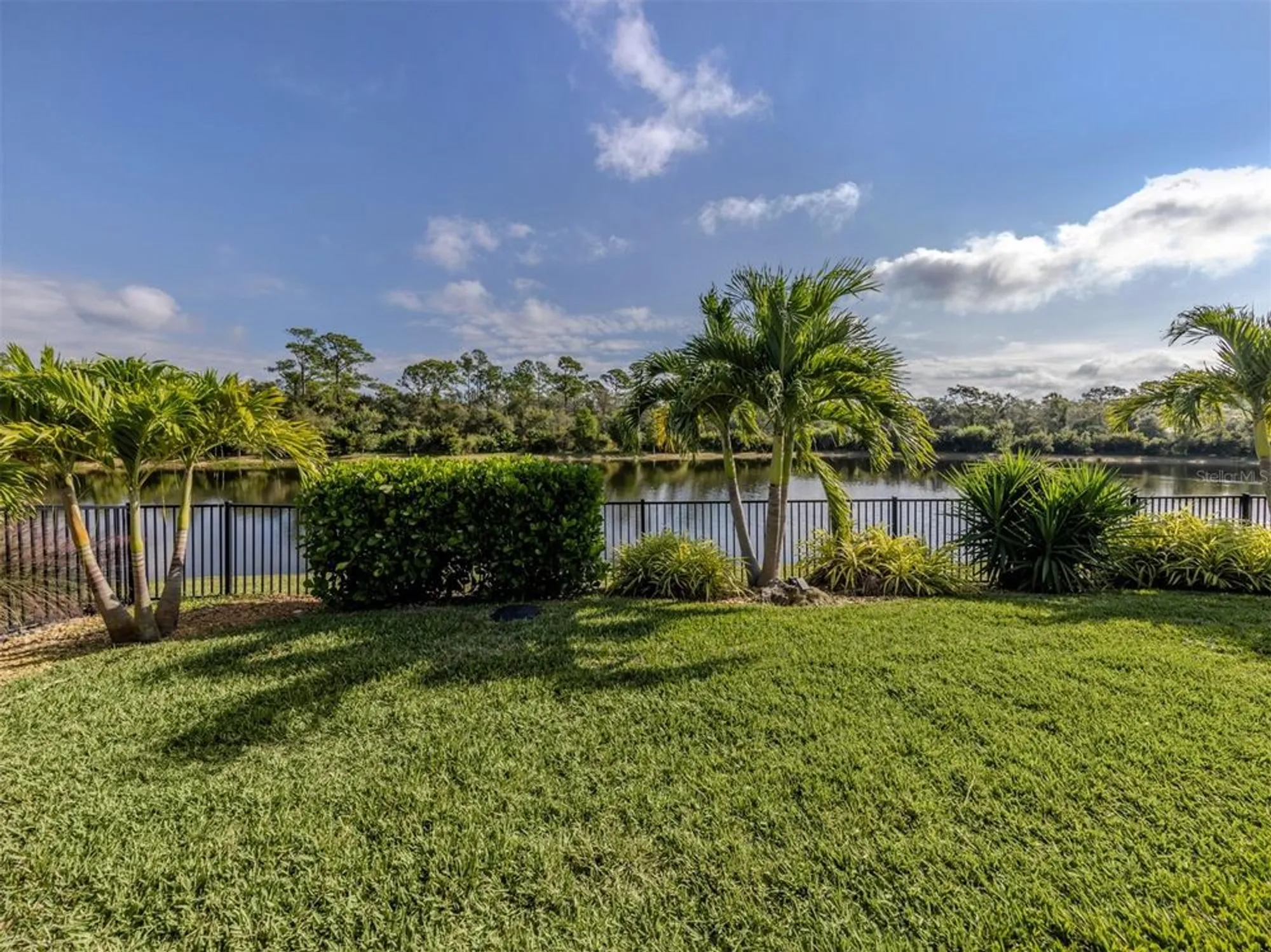 Property Slideshow image 31 of 78 | 592 mistiflower cir, Nokomis, FL, 34275
