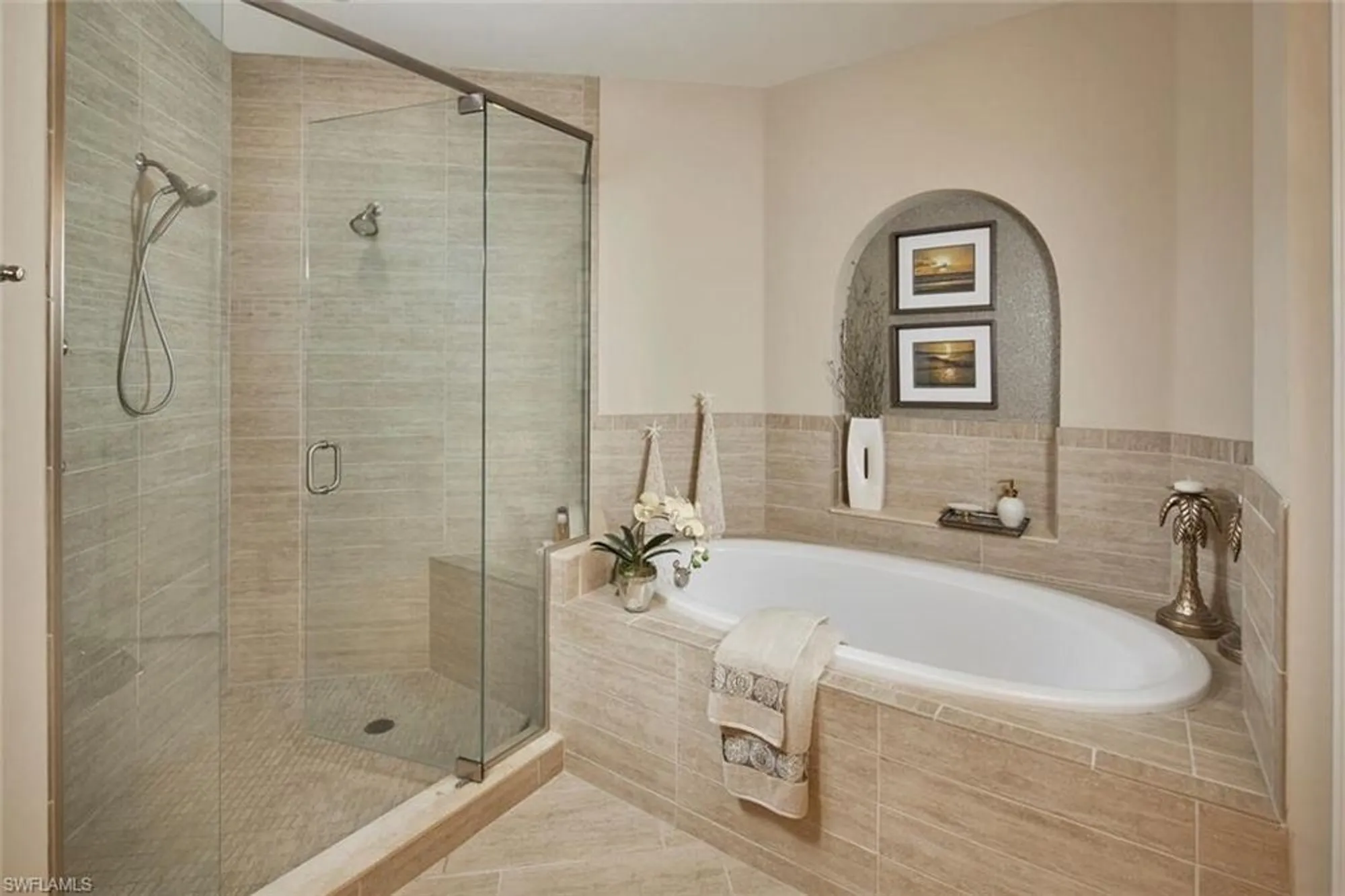 Property Slideshow image 11 of 25 | 4701 via del corso ln 301, Bonita Springs, FL, 34134