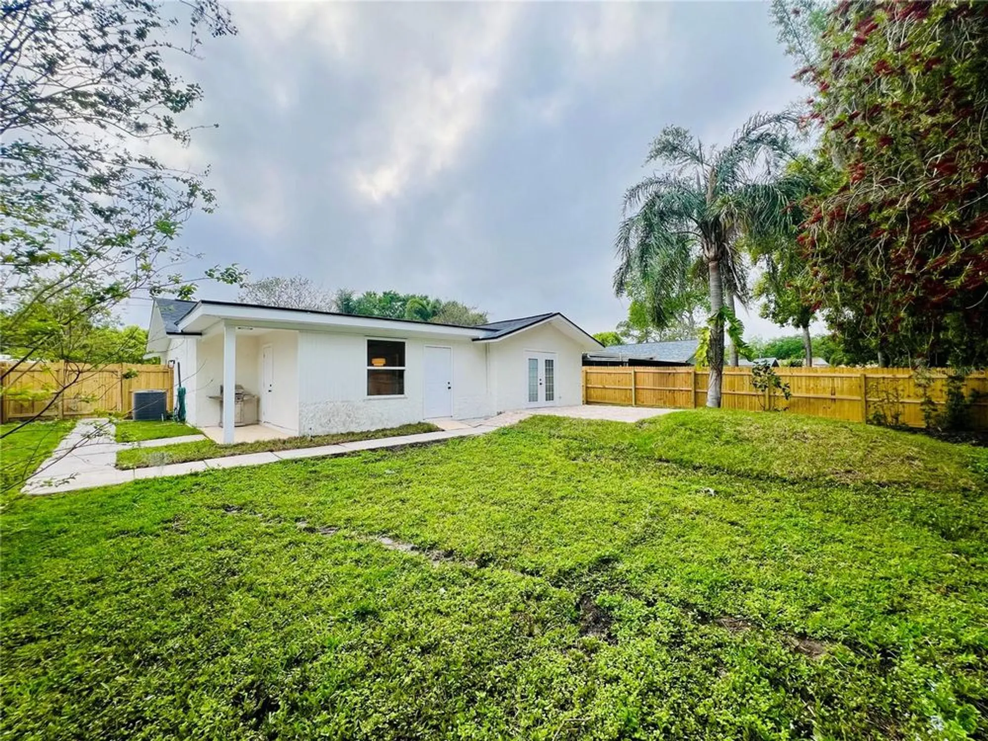 Property Slideshow image 5 of 28 | 801 leeward way, Palm Harbor, FL, 34685