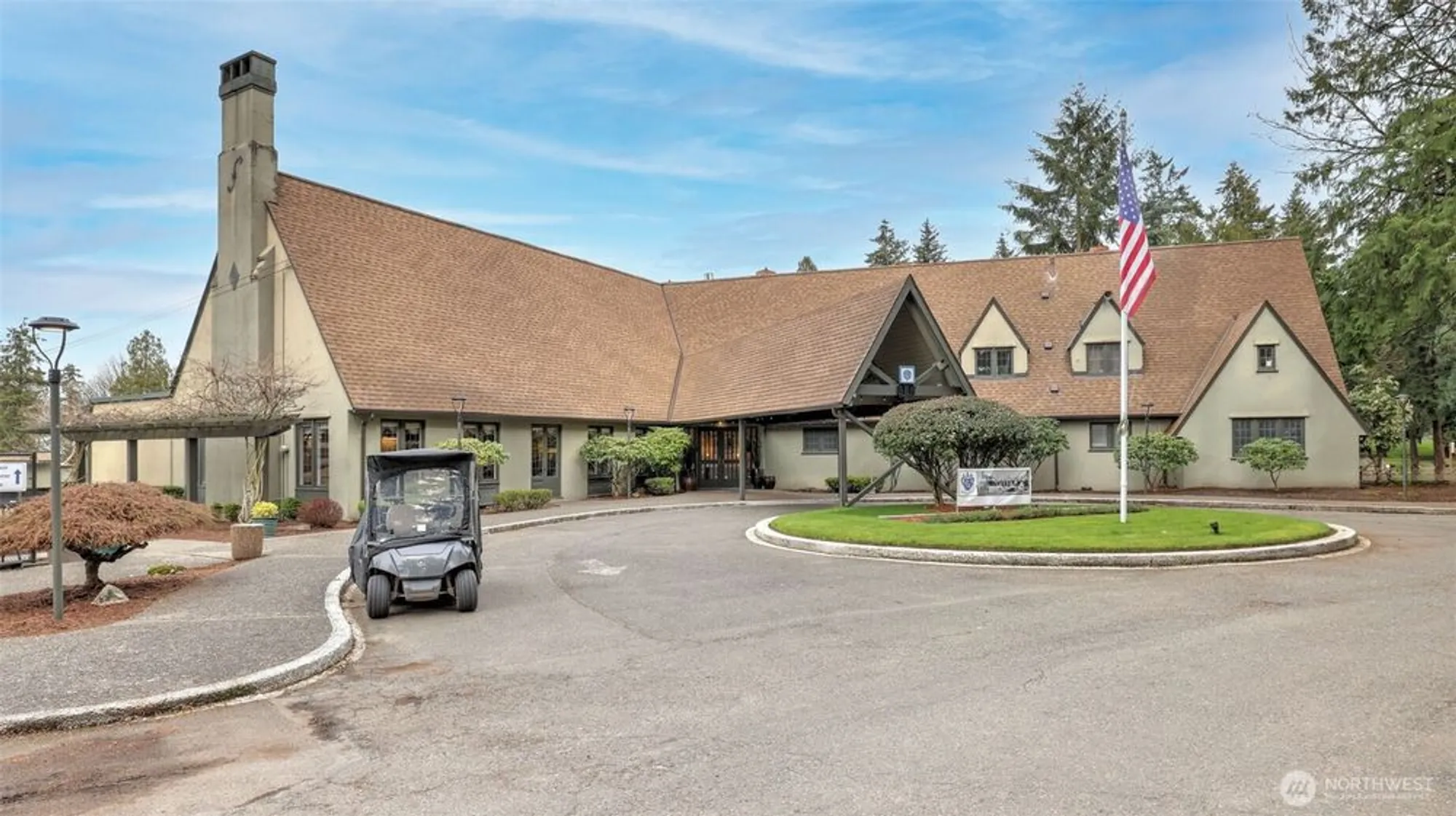 Property Slideshow image 16 of 23 | 10821 glen acres dr s c, Seattle, WA, 98168