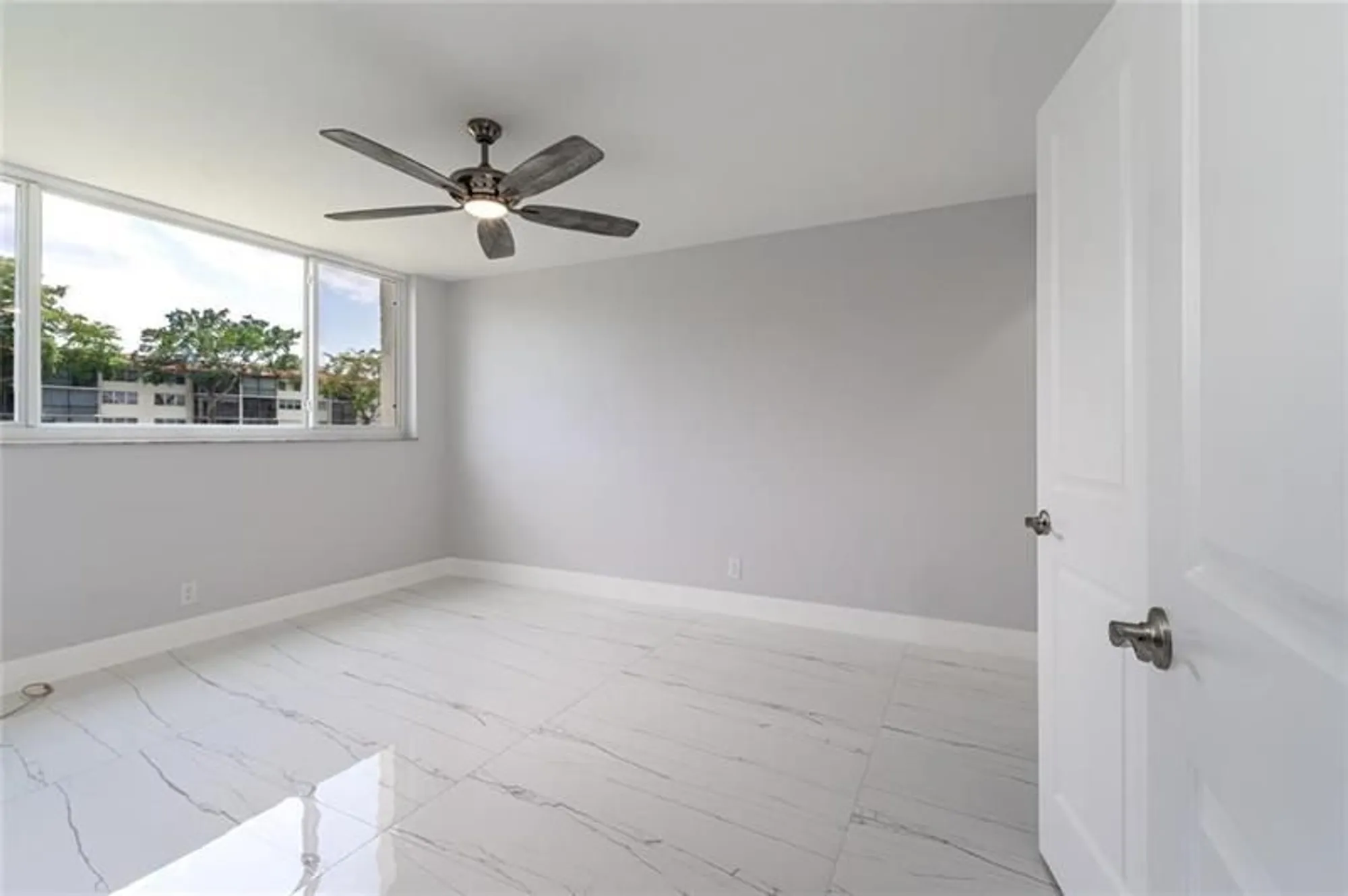 Property Slideshow image 12 of 28 | 361 s hollybrook dr 105, Pembroke Pines, FL, 33025