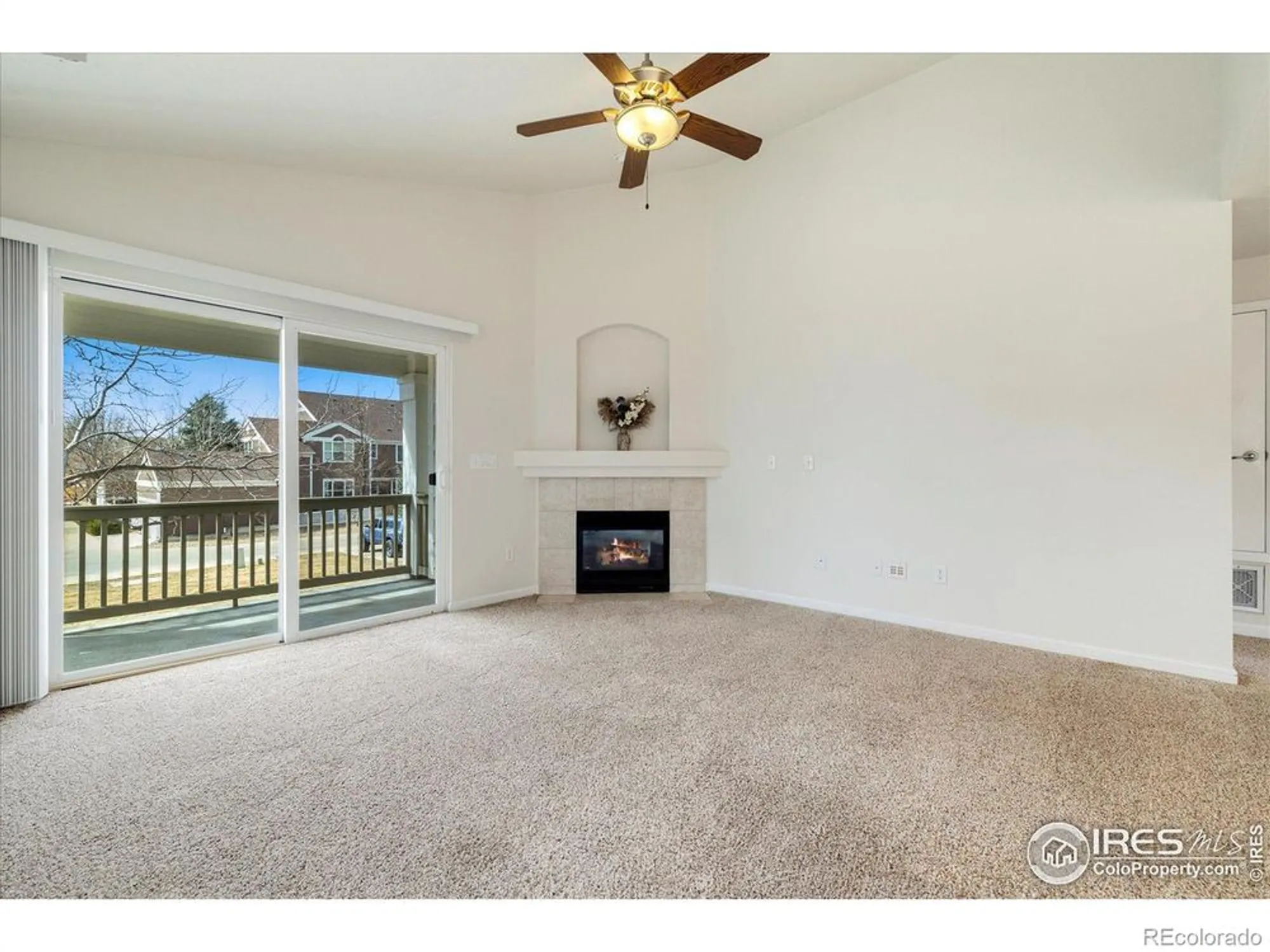 Property Slideshow image 13 of 33 | 4615 hahns peak dr unit 202, Loveland, CO, 80538
