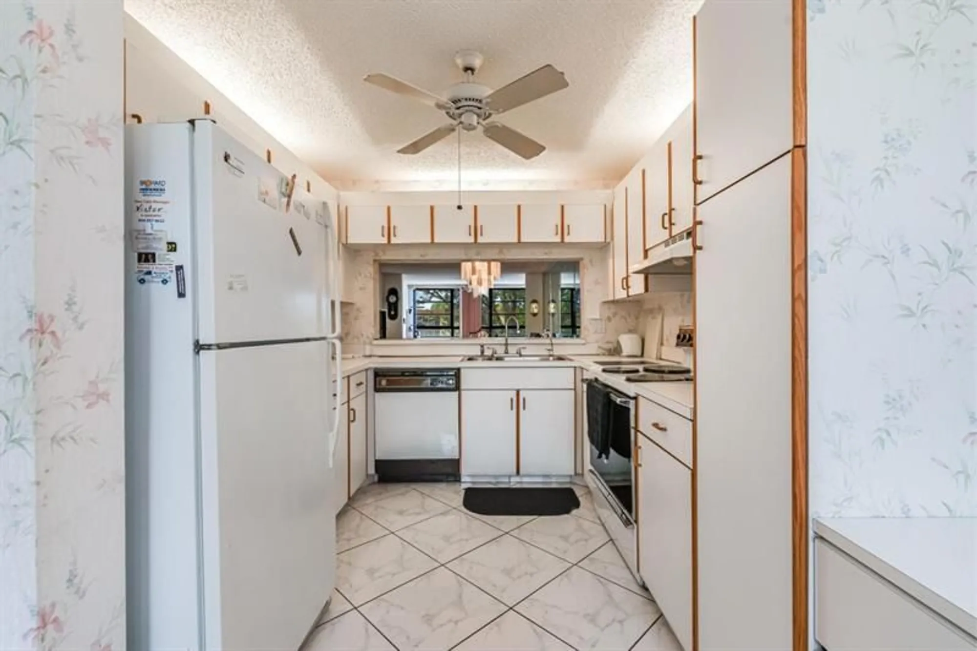 Property Slideshow image 10 of 26 | 10370 e clairmont cir 302, Tamarac, FL, 33321