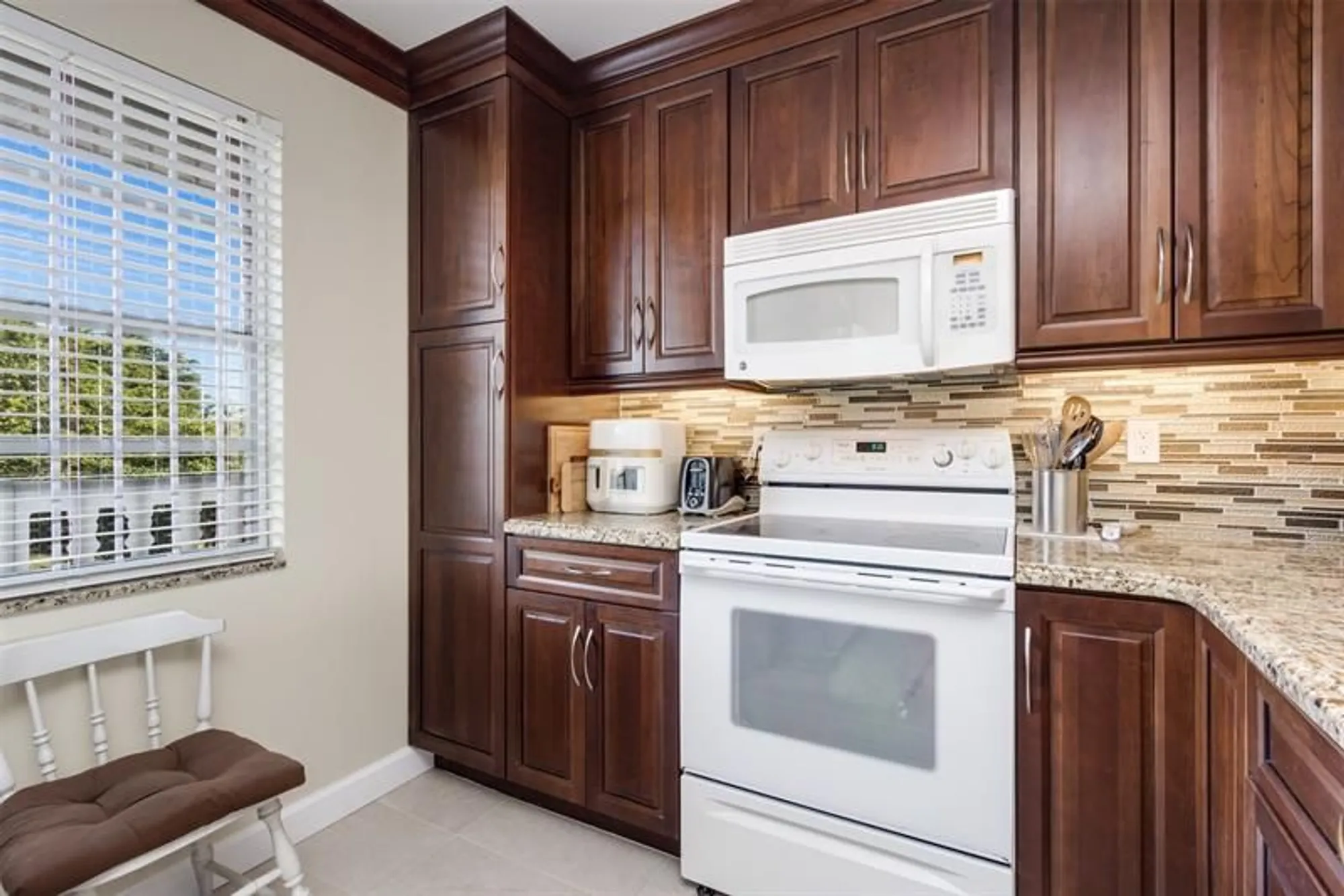 Property Slideshow image 7 of 42 | 414 se 10th st 302, Dania Beach, FL, 33004