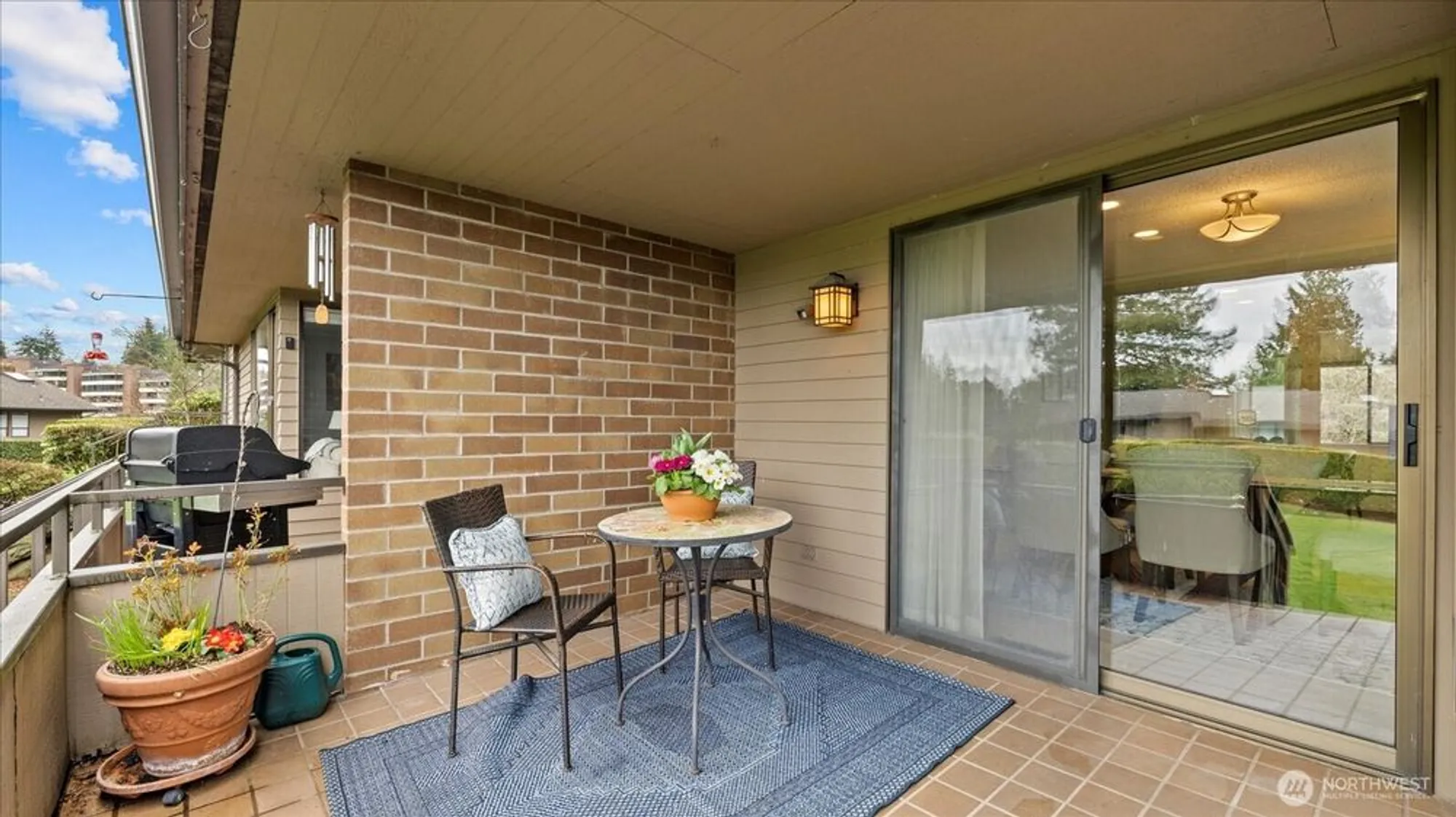 Property Slideshow image 12 of 38 | 10743 glen acres dr s # 10743, Seattle, WA, 98168