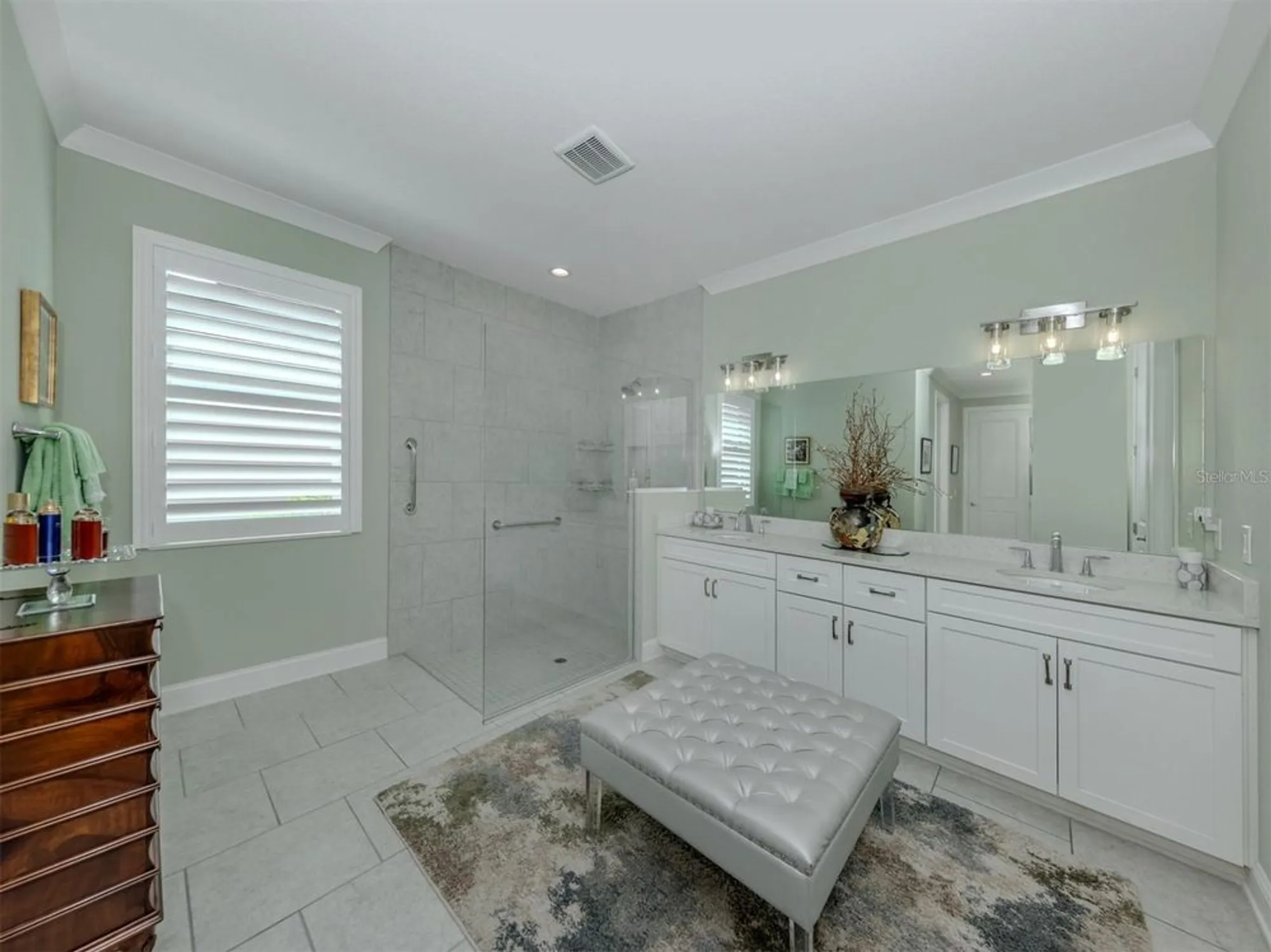 Property Slideshow image 19 of 78 | 592 mistiflower cir, Nokomis, FL, 34275