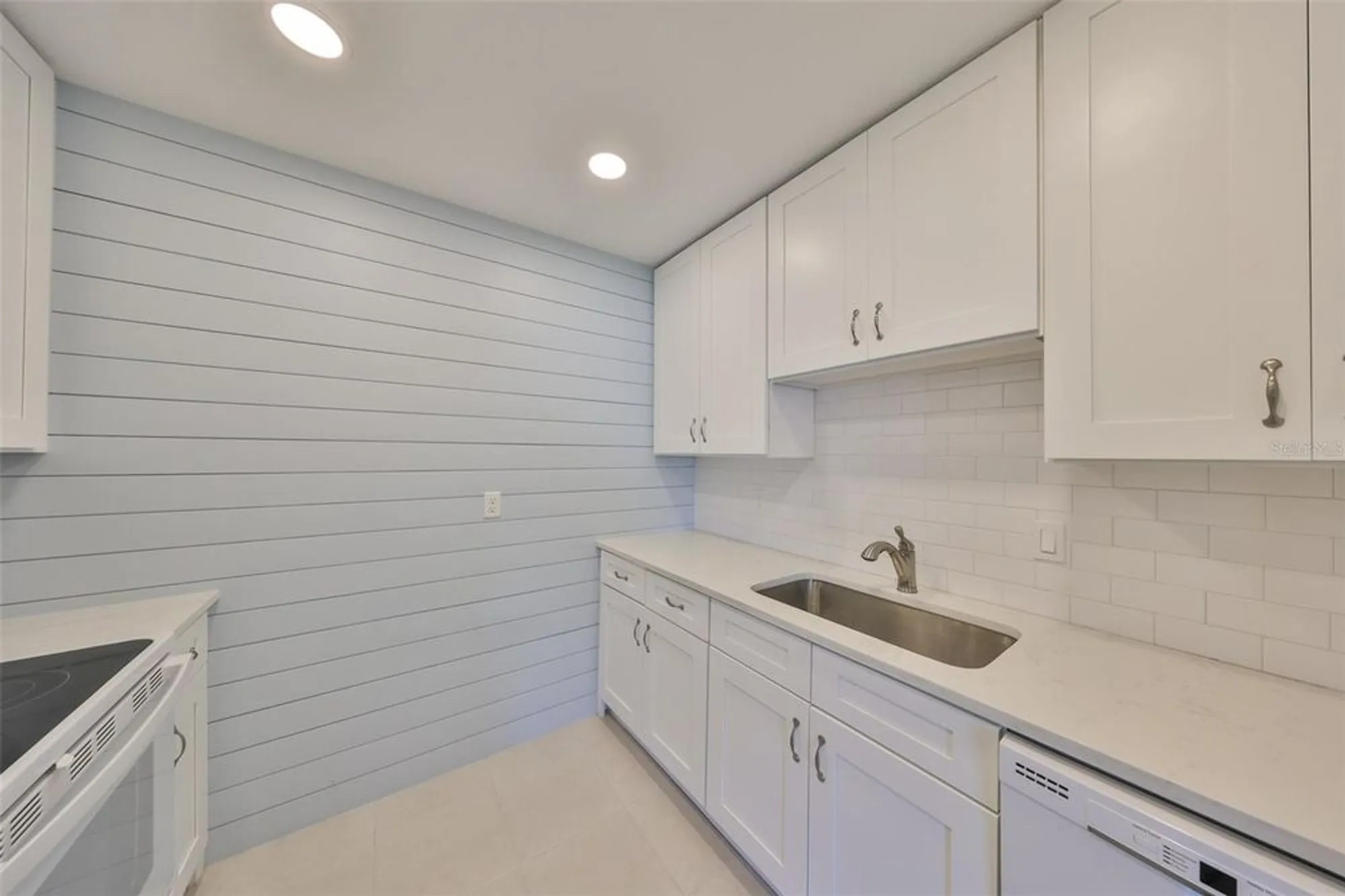 Property Slideshow image 13 of 38 | 124 gloucester blvd 355j, Sun City Center, FL, 33573