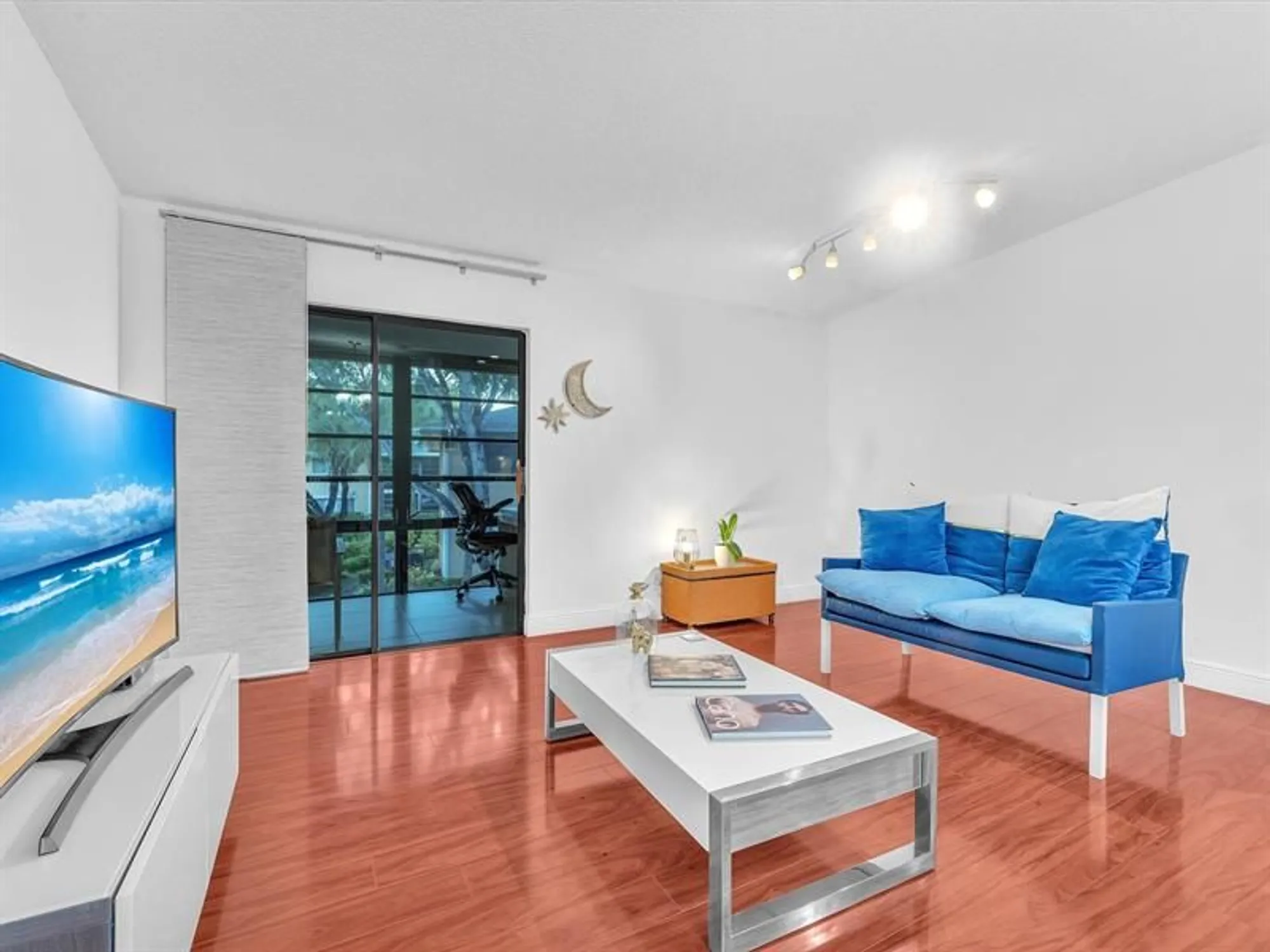 Property Slideshow image 9 of 39 | 7164 ashmont cir 204, Tamarac, FL, 33321