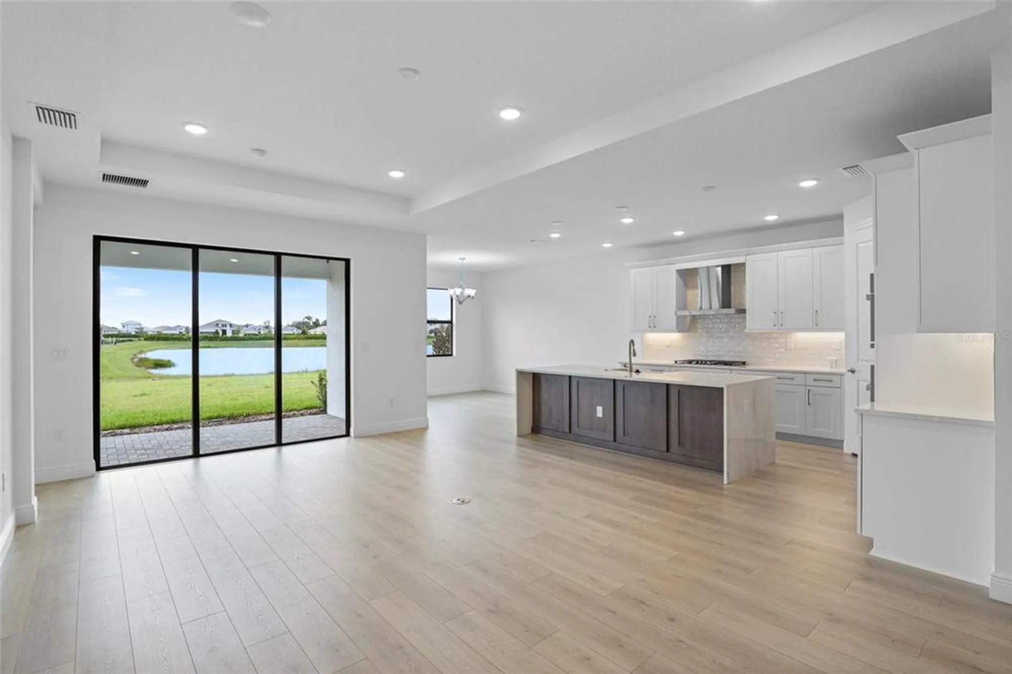 Property Slideshow image 15 of 55 | 18373 rockport pl, Lakewood Ranch, FL, 34211