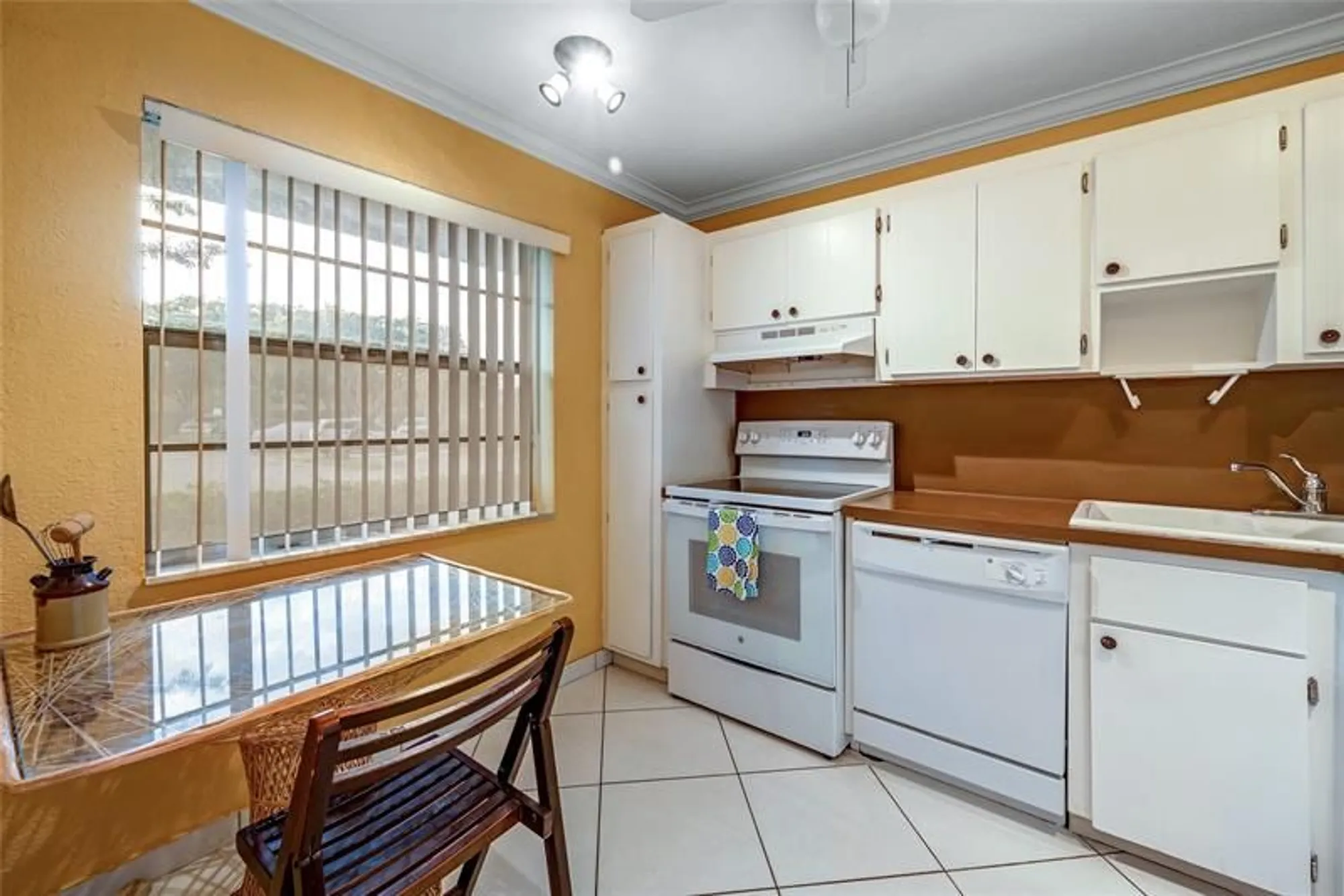 Property Slideshow image 8 of 21 | 3774 inverrary blvd apt 104p, Lauderhill, FL, 33319
