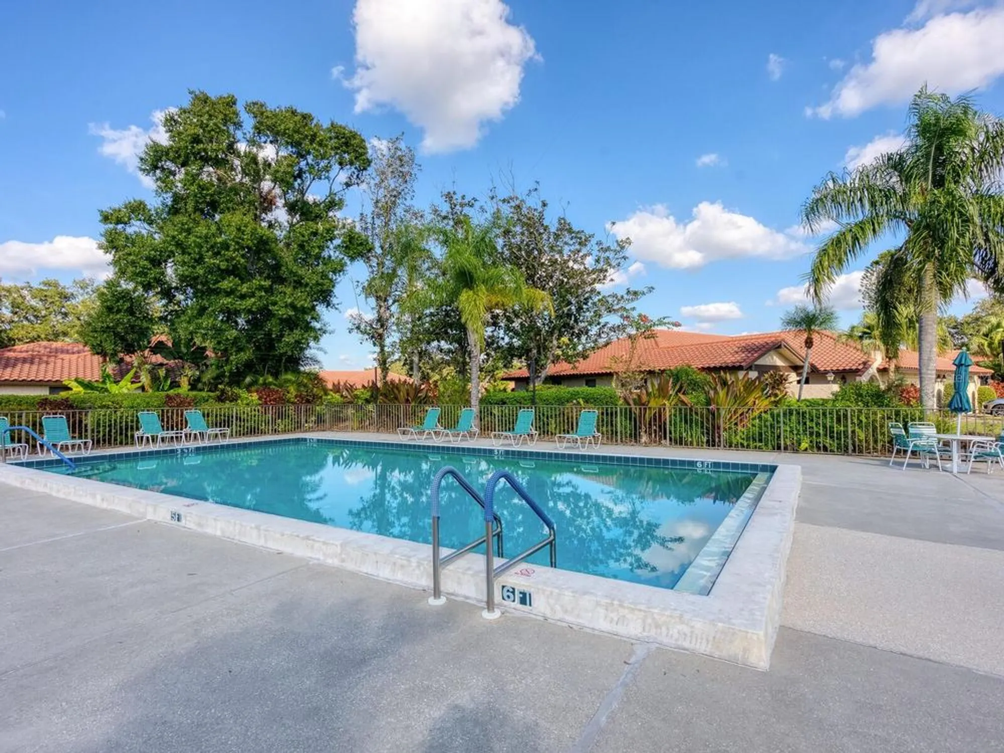 Property Slideshow image 39 of 53 | 5450 golf pointe dr, Sarasota, FL, 34243