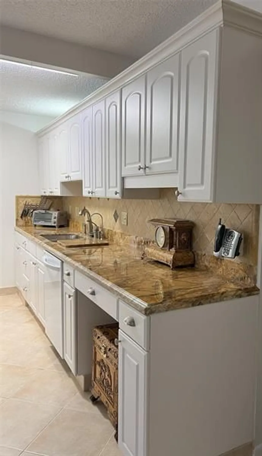 Property Slideshow image 4 of 29 | 2057 cambridge c # 2057, Deerfield Beach, FL, 33442