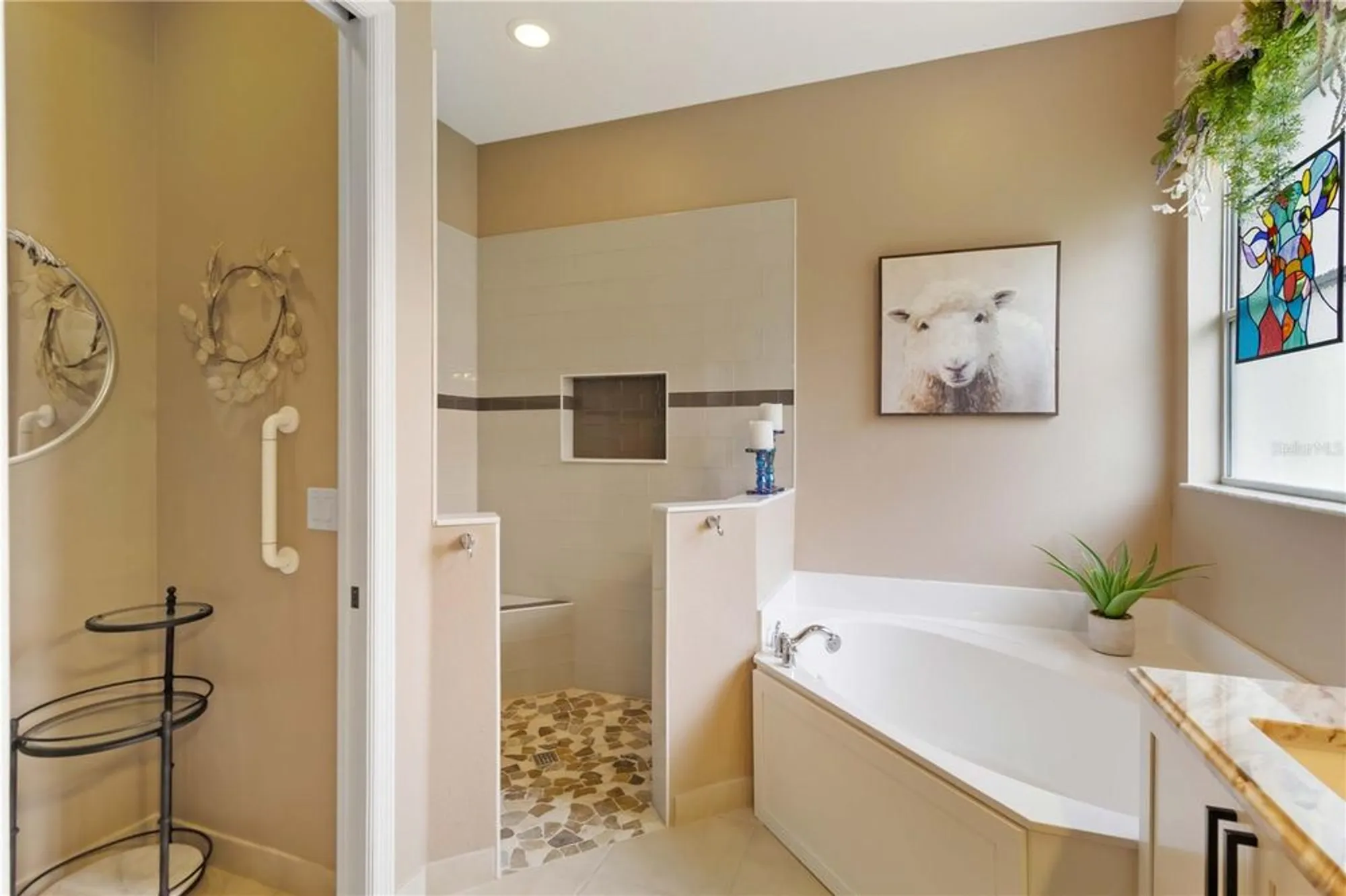 Property Slideshow image 11 of 29 | 6531 43rd ct, Sarasota, FL, 34243