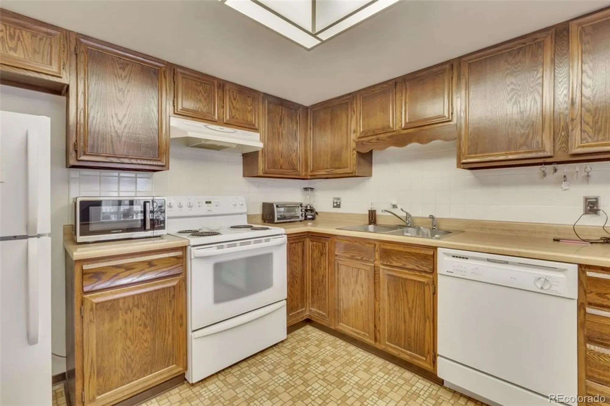 Property Slideshow image 6 of 45 | 14102 e linvale pl 405, Aurora, CO, 80014