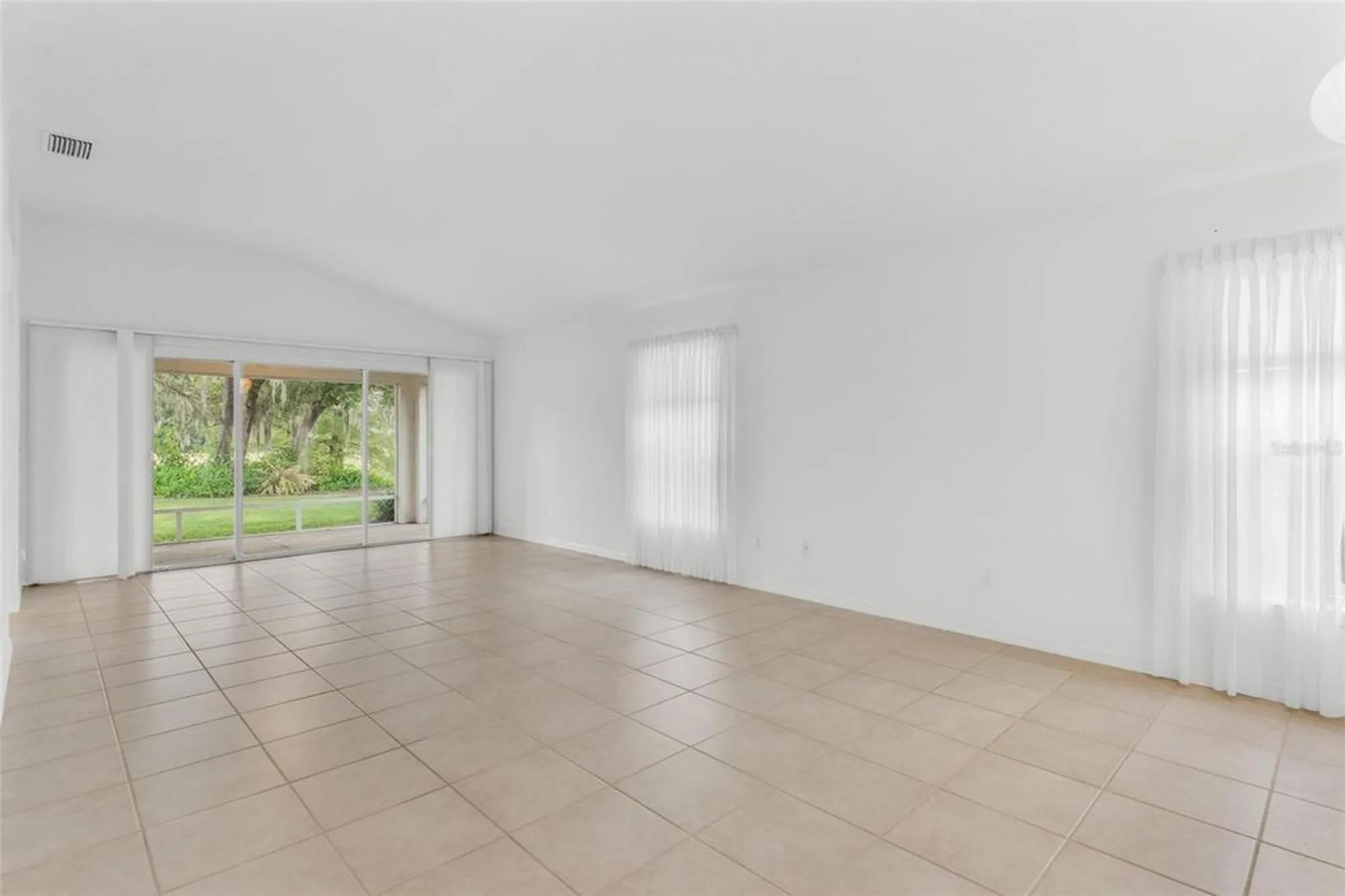 Property Slideshow image 5 of 39 | 7023 arcadian ct, Mount Dora, FL, 32757