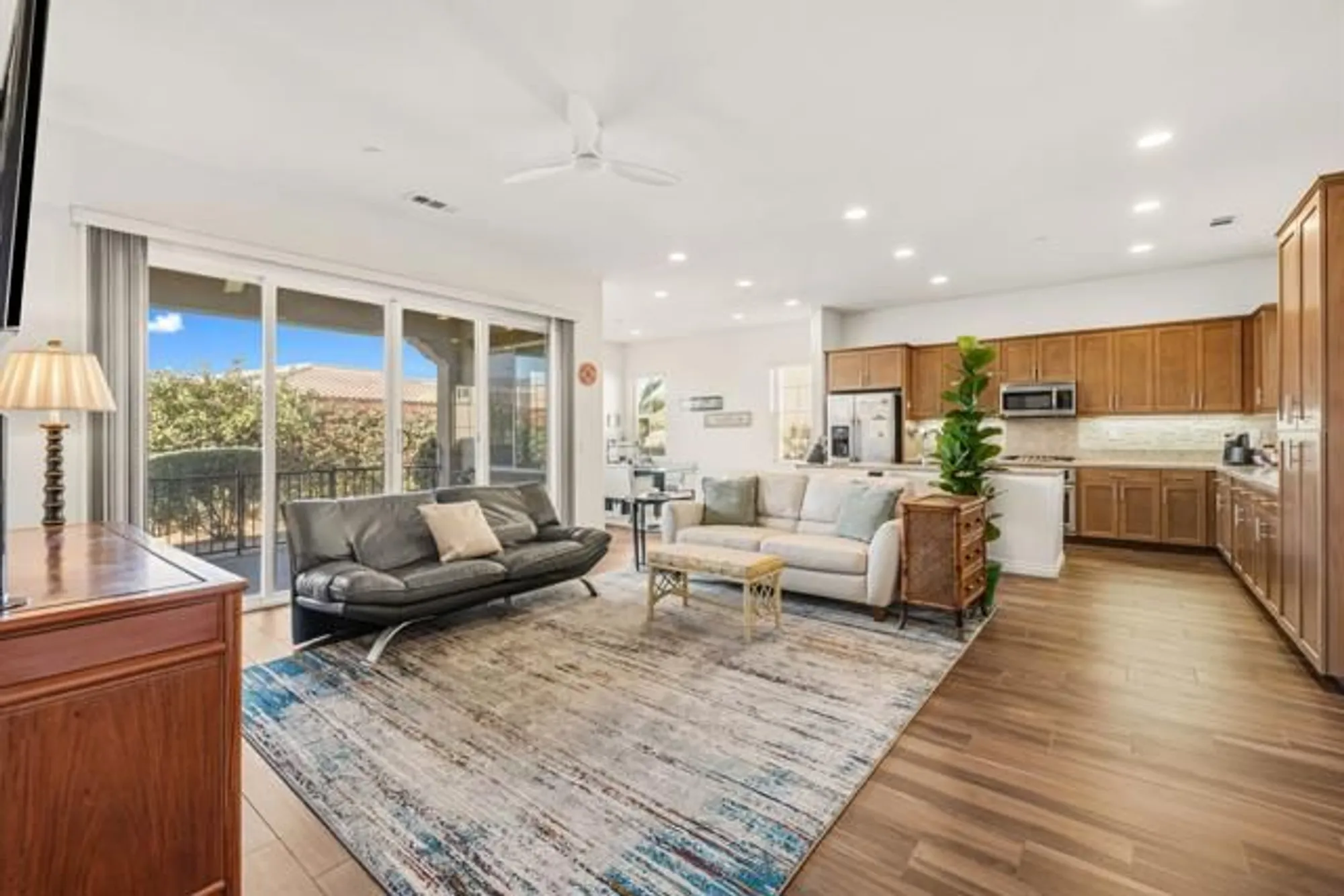 Property Slideshow image 12 of 55 | 3923 via amalfi, Palm Desert, CA, 92260