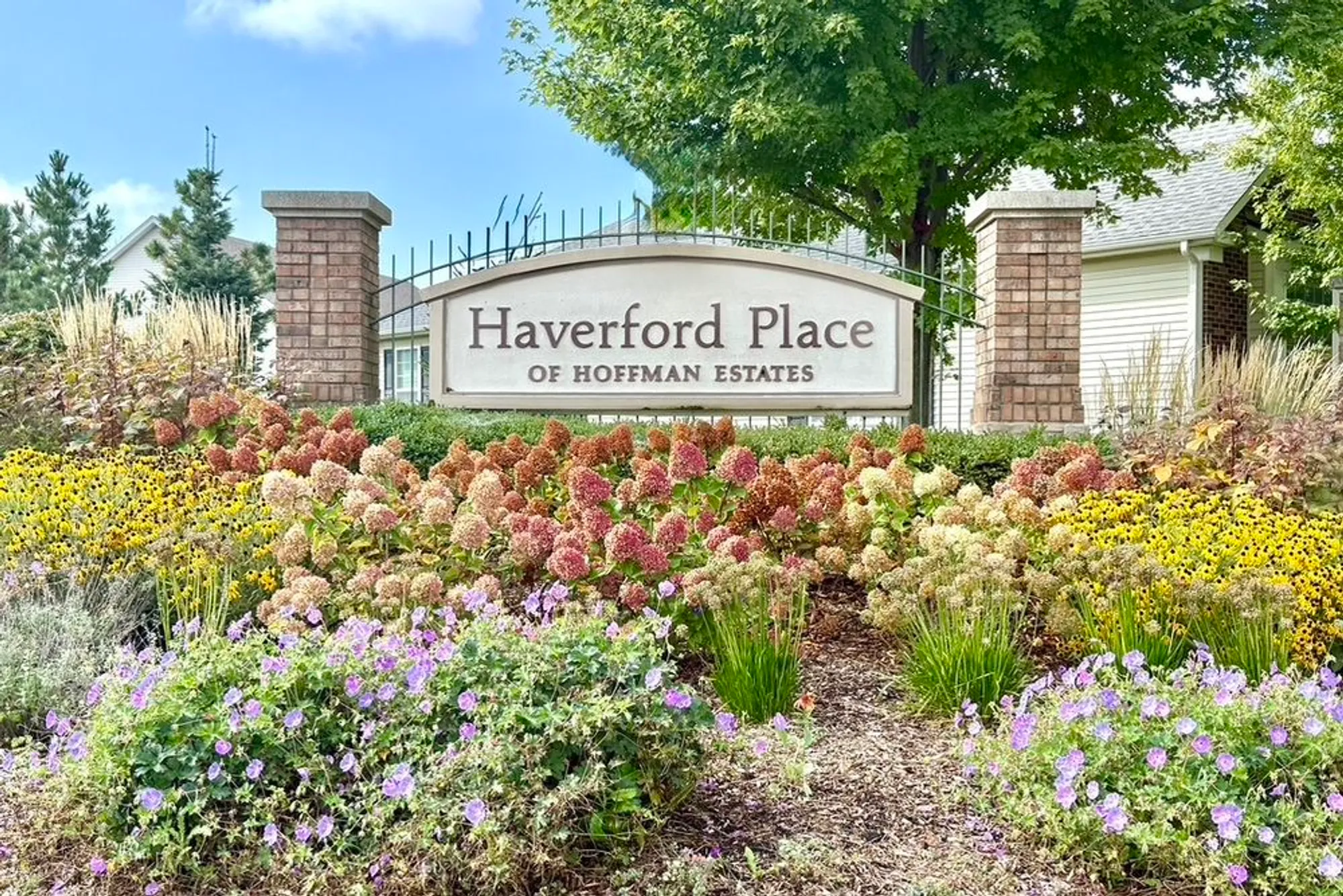 Property Slideshow image 23 of 25 | 1870 hampshire dr, Hoffman Estates, IL, 60192