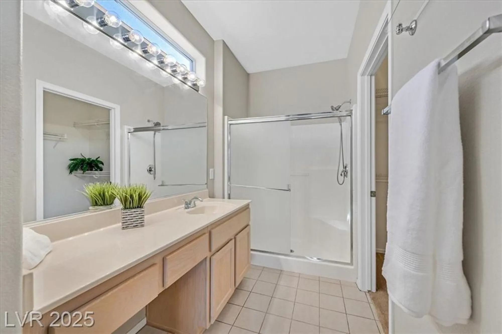 Property Slideshow image 16 of 37 | 2026 wildwood lake st, Henderson, NV, 89052