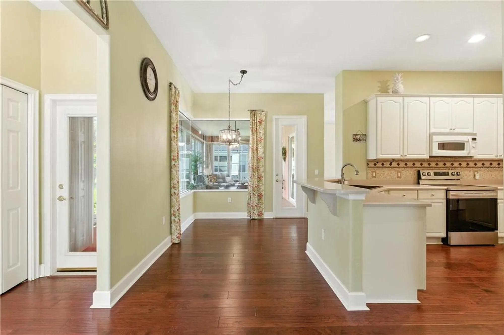 Property Slideshow image 19 of 57 | 457 golf vista cir, Davenport, FL, 33837