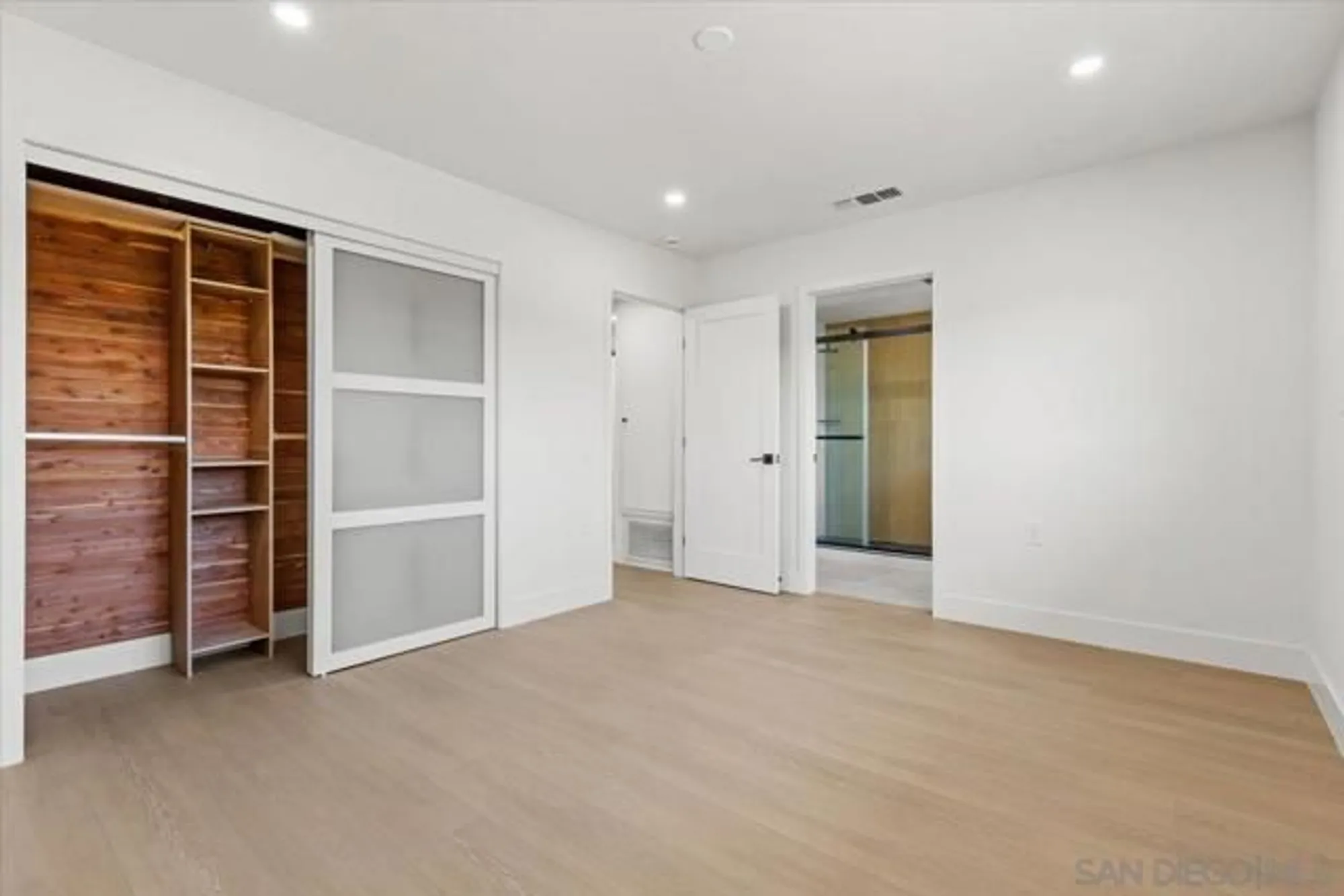 Property Slideshow image 20 of 36 | 16413 roca dr, San Diego, CA, 92128