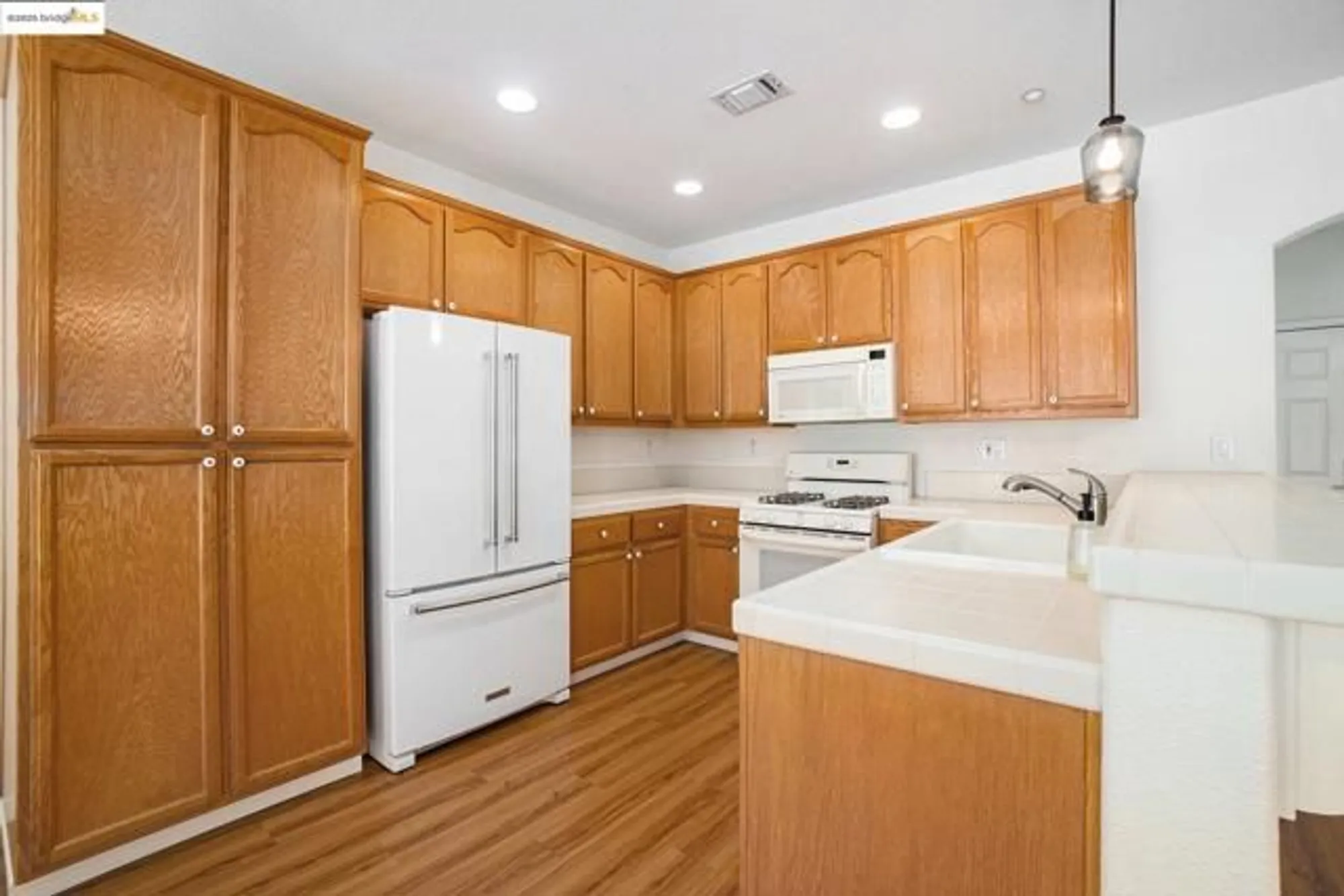 Property Slideshow image 15 of 23 | 939 centennial dr, Brentwood, CA, 94513