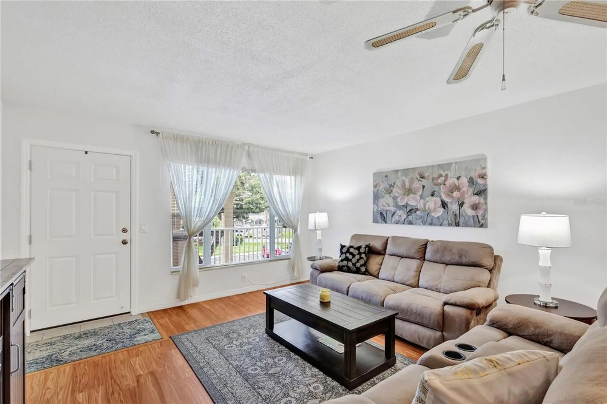 Property Slideshow image 4 of 38 | 2463 brazilia dr apt 31, Clearwater, FL, 33763