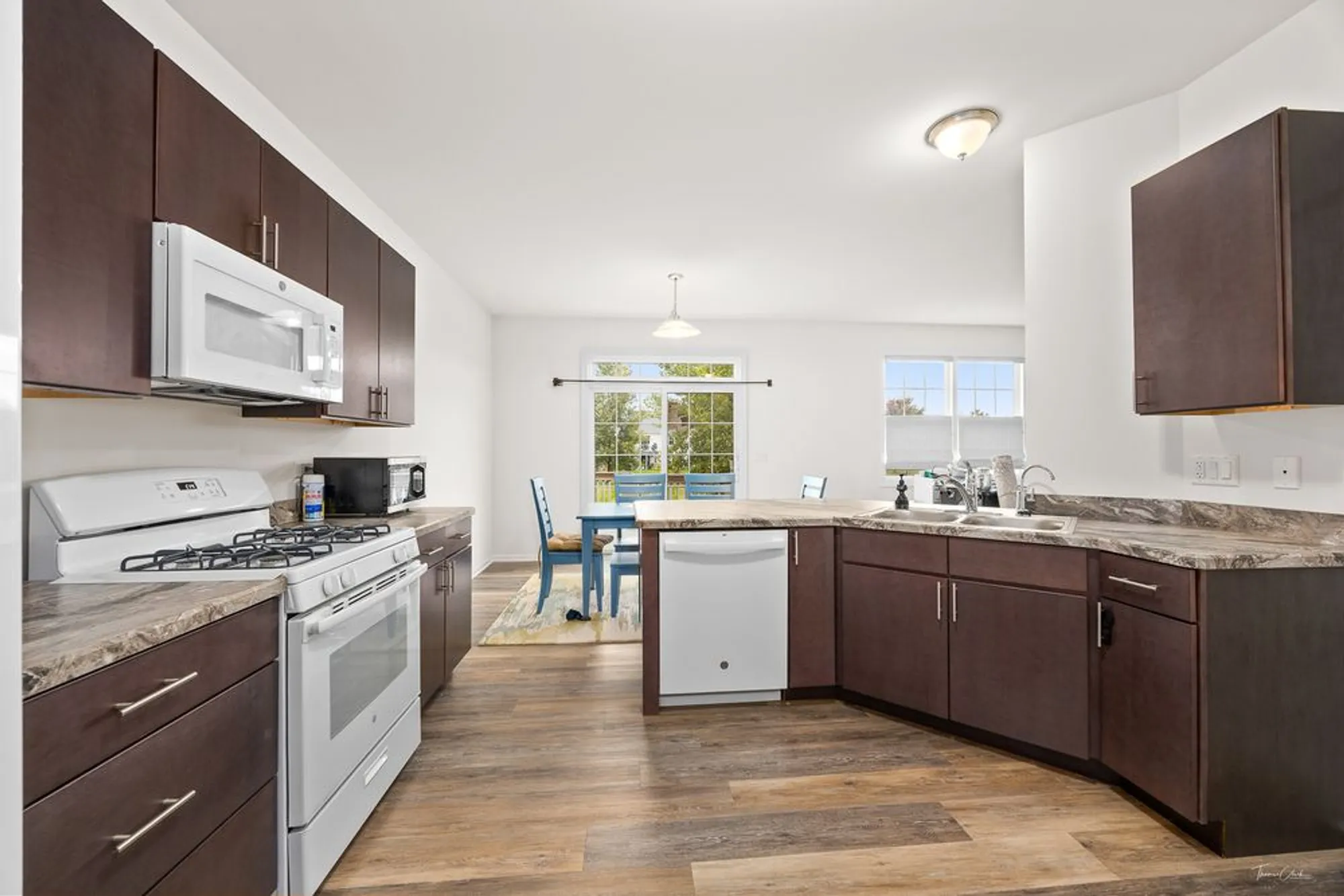 Property Slideshow image 10 of 28 | 17340 lucerne ct, Lockport, IL, 60441