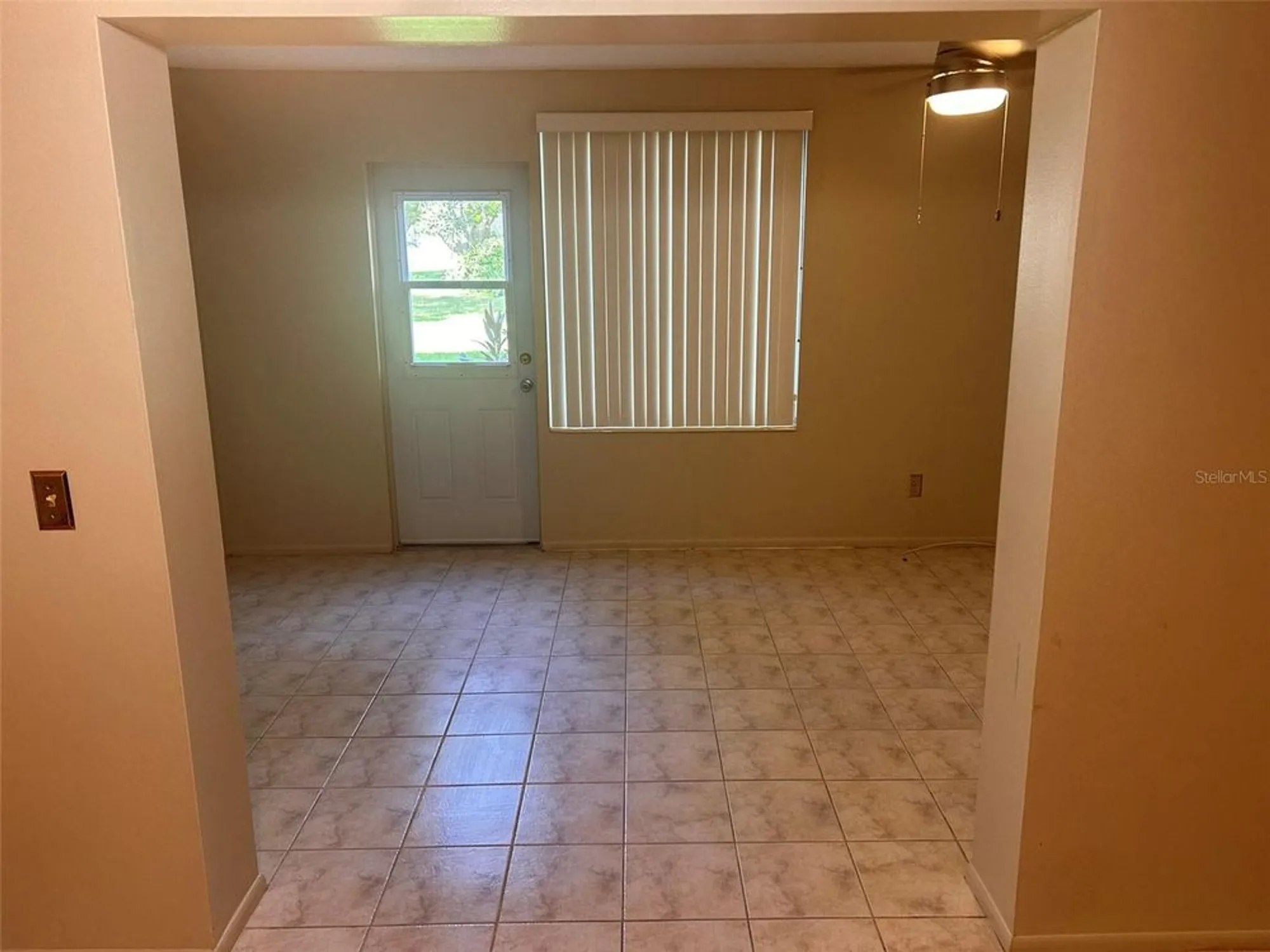 Property Slideshow image 11 of 55 | 2402 ecuadorian way apt 18, Clearwater, FL, 33763