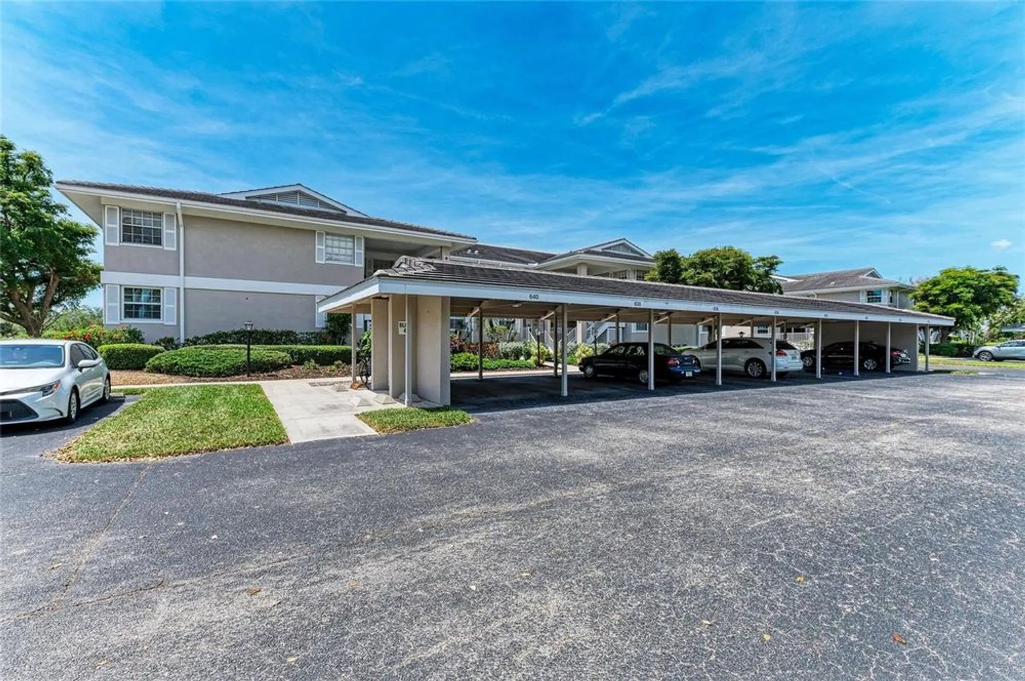 Property Slideshow image 5 of 66 | 628 estuary dr, Bradenton, FL, 34209