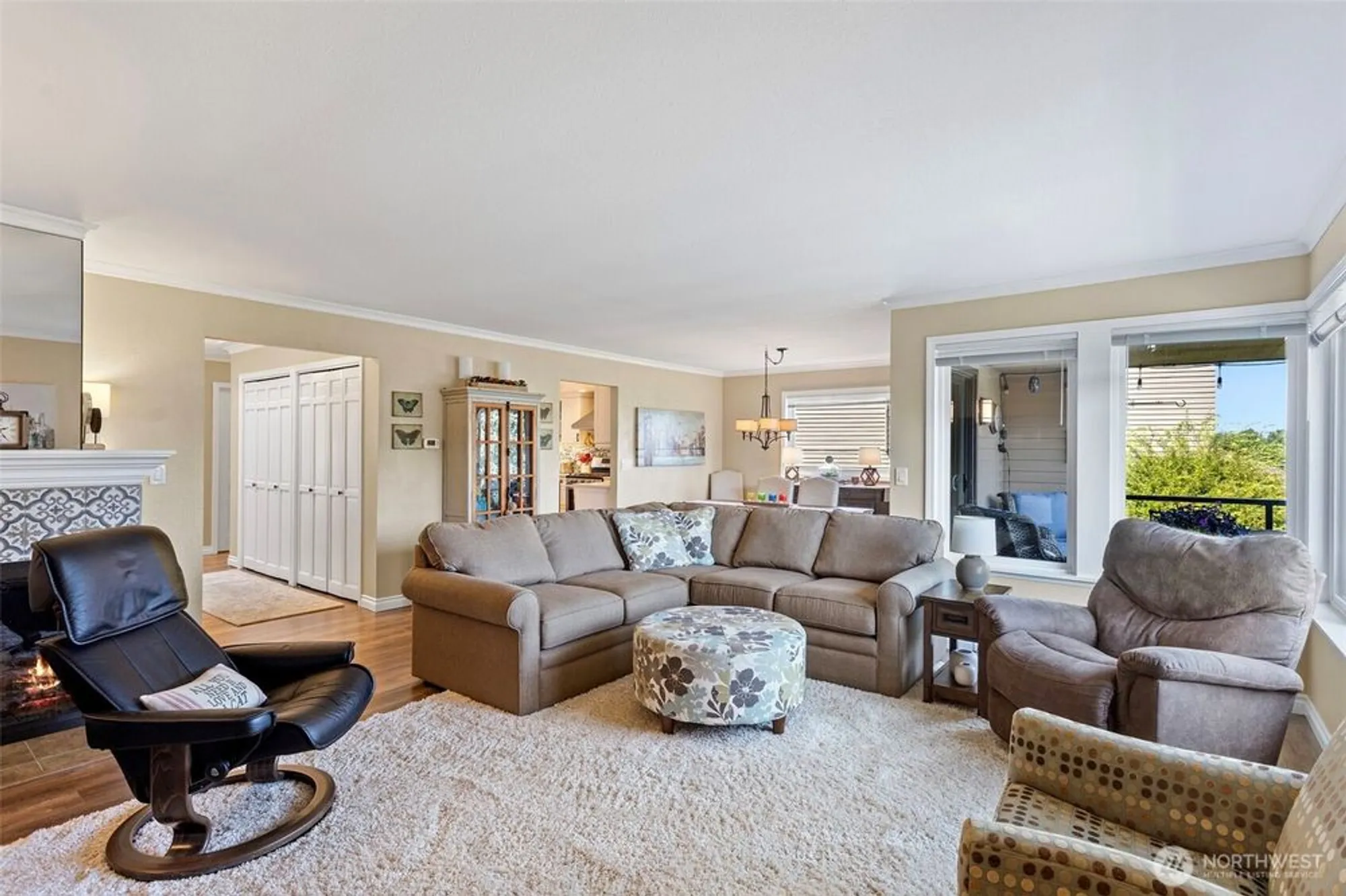 Property Slideshow image 5 of 40 | 10749 glen acres dr s # 10749s, Seattle, WA, 98168