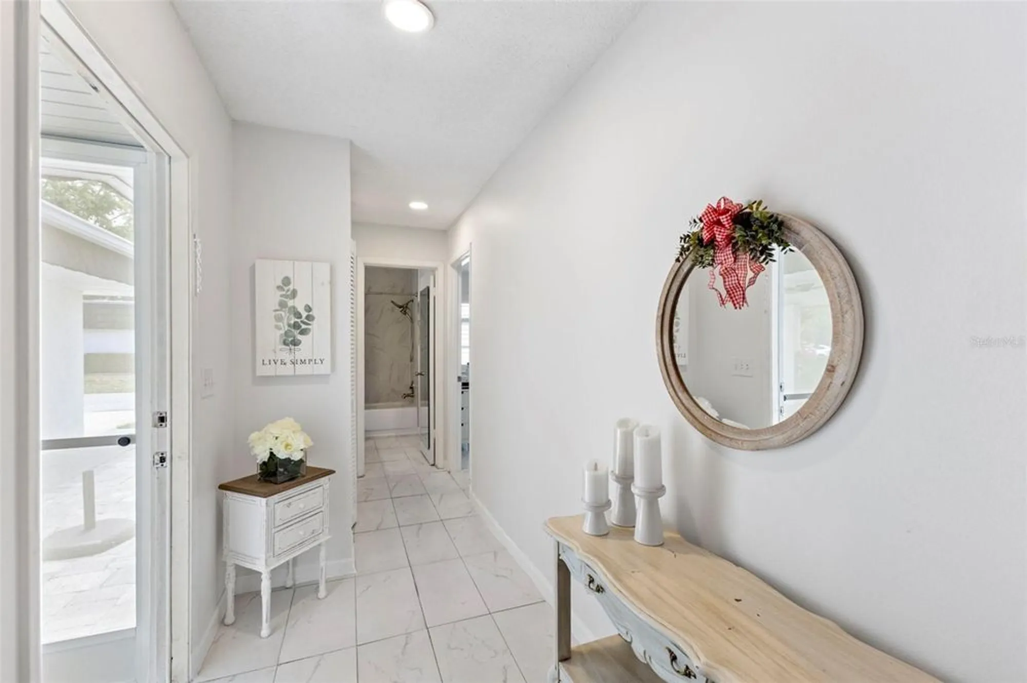 Property Slideshow image 12 of 18 | 3978 overlook bnd # 25, Sarasota, FL, 34232