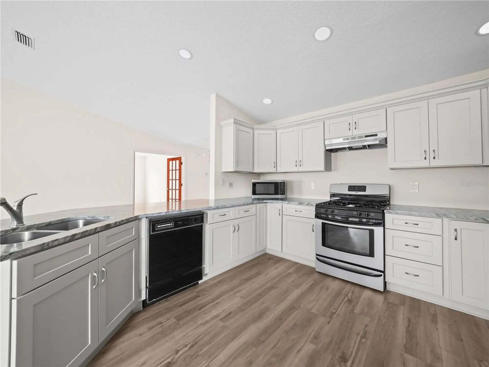 Property Slideshow image 6 of 20 | 6341 silver lakes dr, Lakeland, FL, 33810