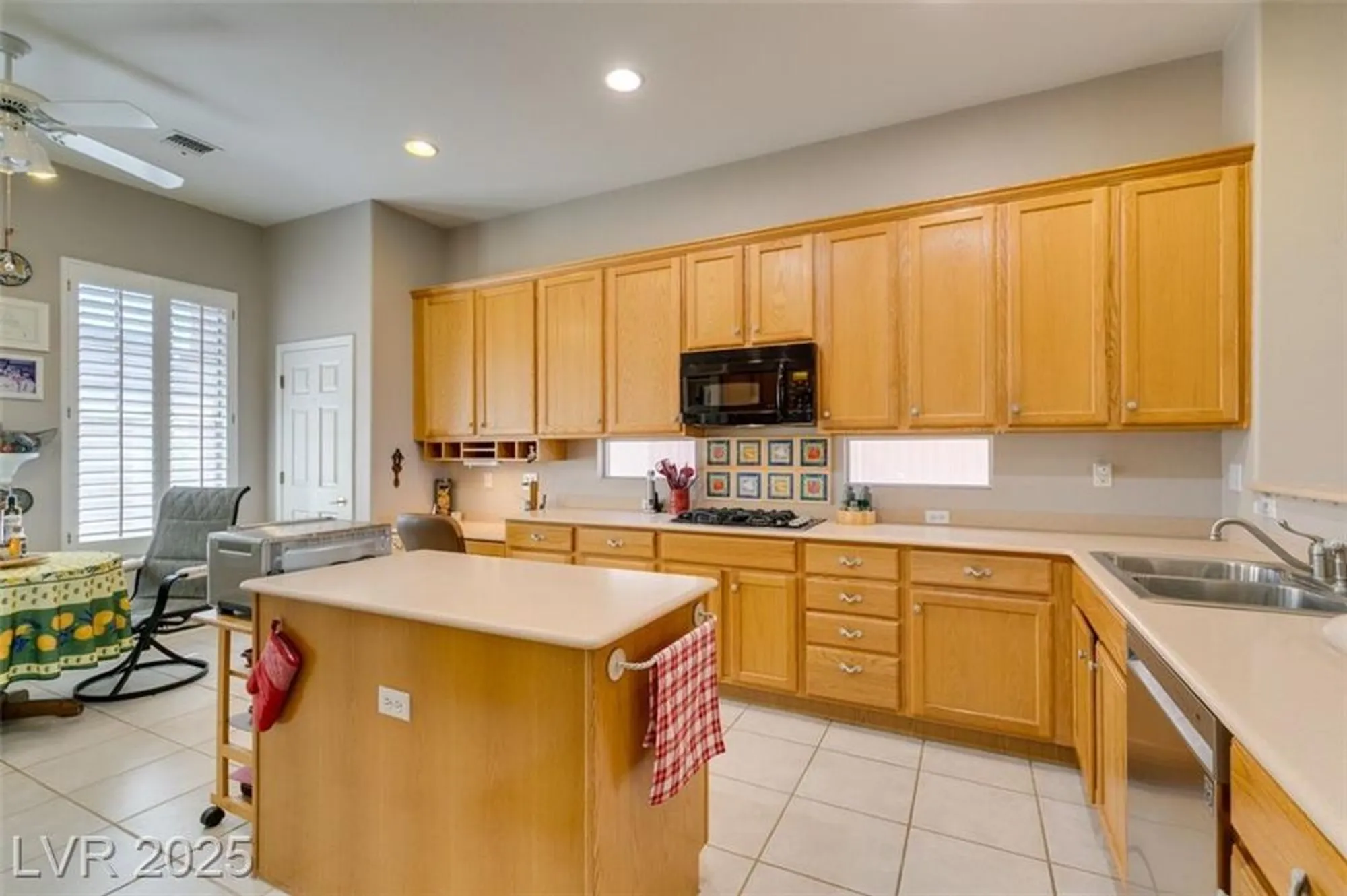 Property Slideshow image 12 of 34 | 2112 king mesa dr, Henderson, NV, 89012
