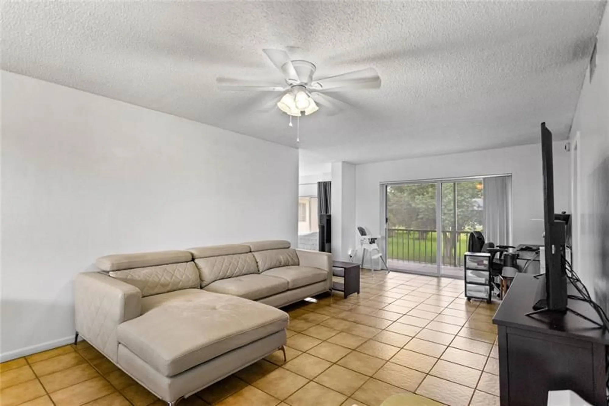 Property Slideshow image 19 of 44 | 8990 s hollybrook blvd 305, Pembroke Pines, FL, 33025